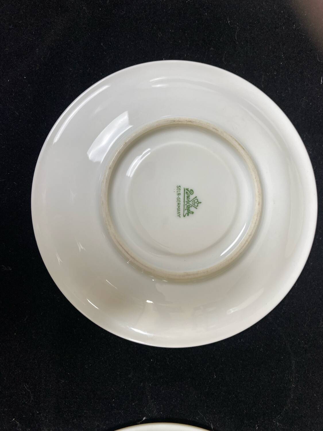 Complete set of 12 Art Deco fine porcelain cups and saucers Ros.