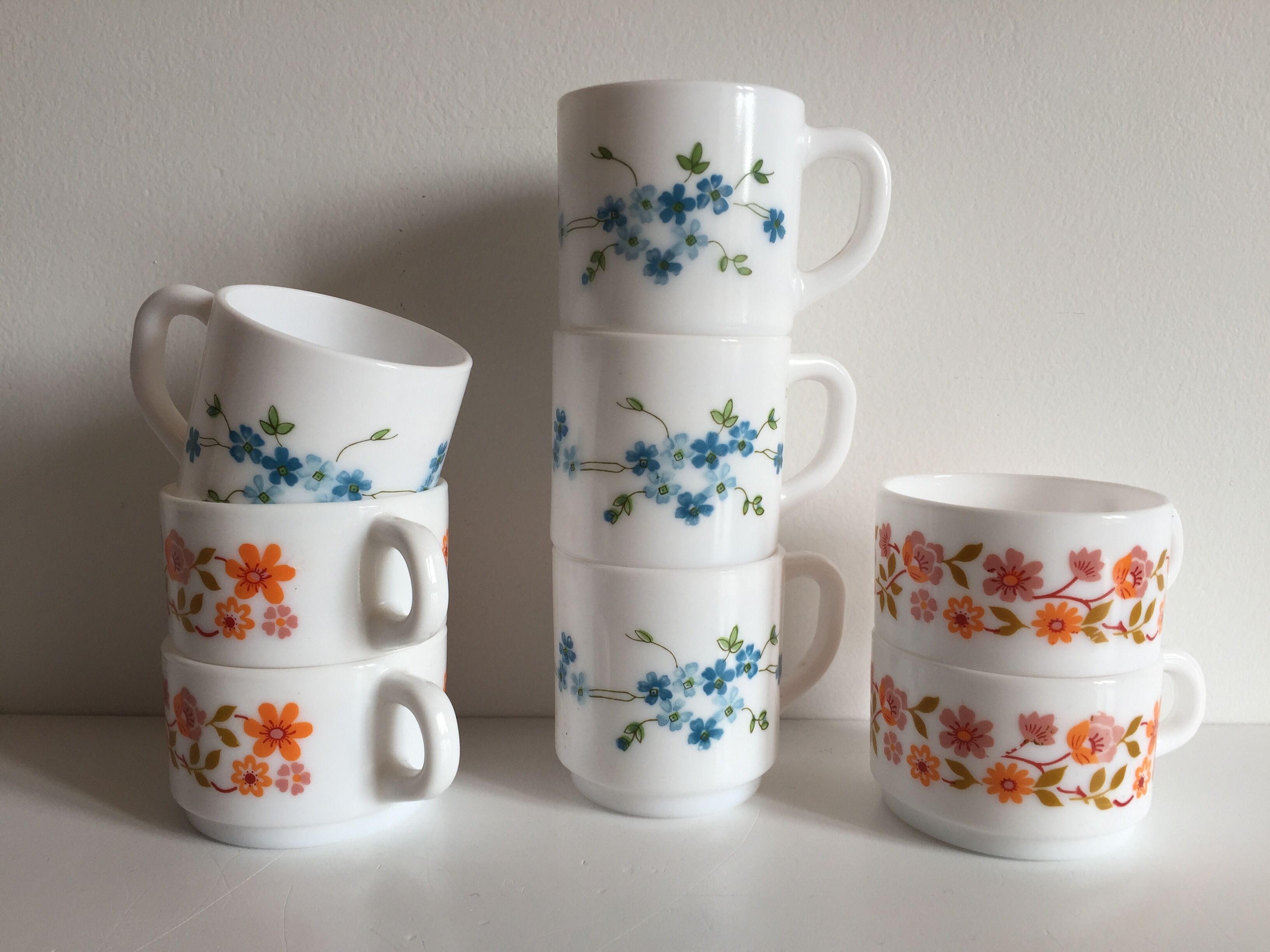Set of 8 cups at cafe arcopal – france