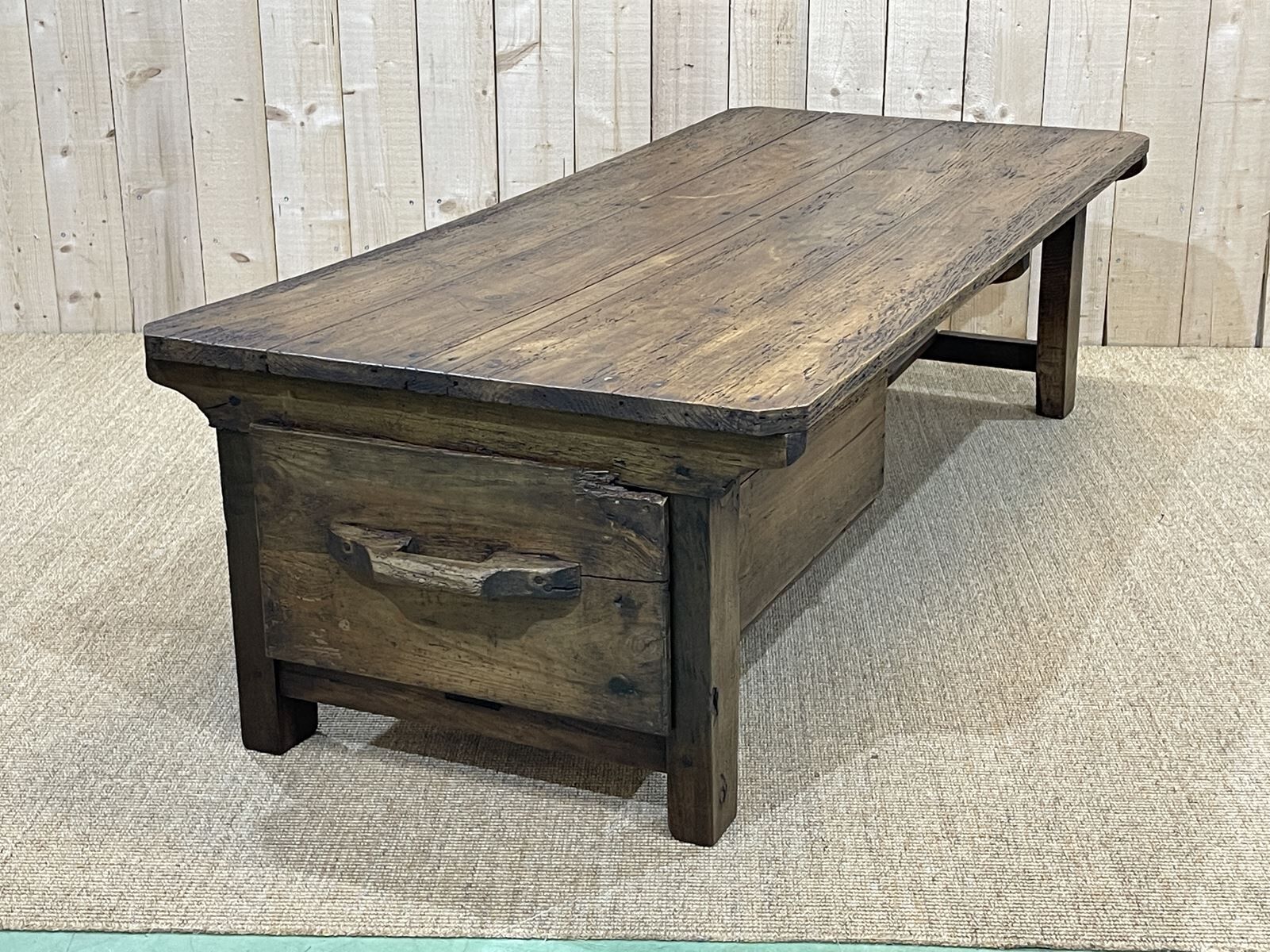Coffee table early XXth fir with 2 drawers