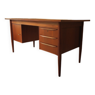 Danish spacious teak desk by Gunnar Nielsen Tibergaard 1960s