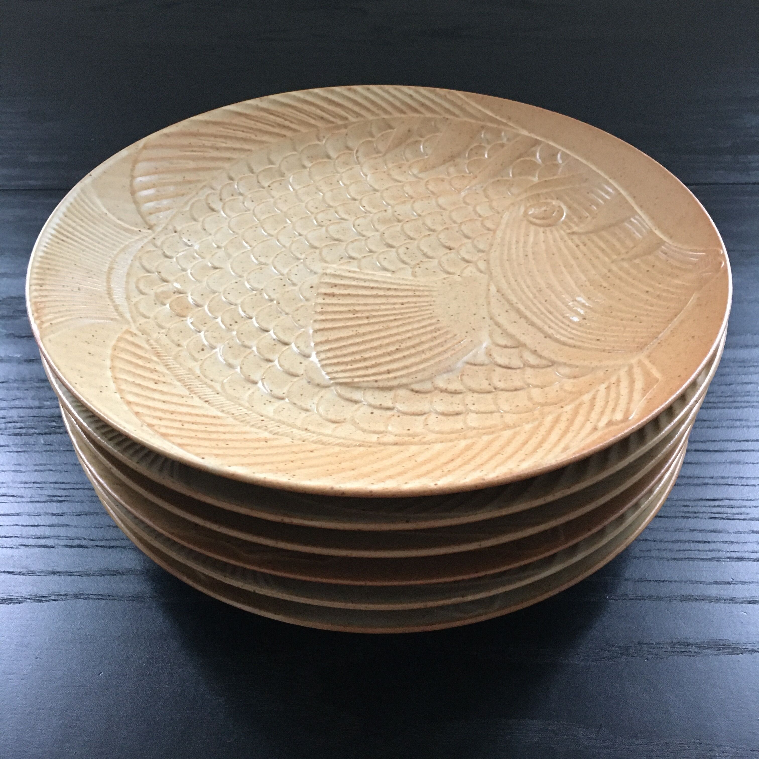 Lot of 6 fish-decorated plates.