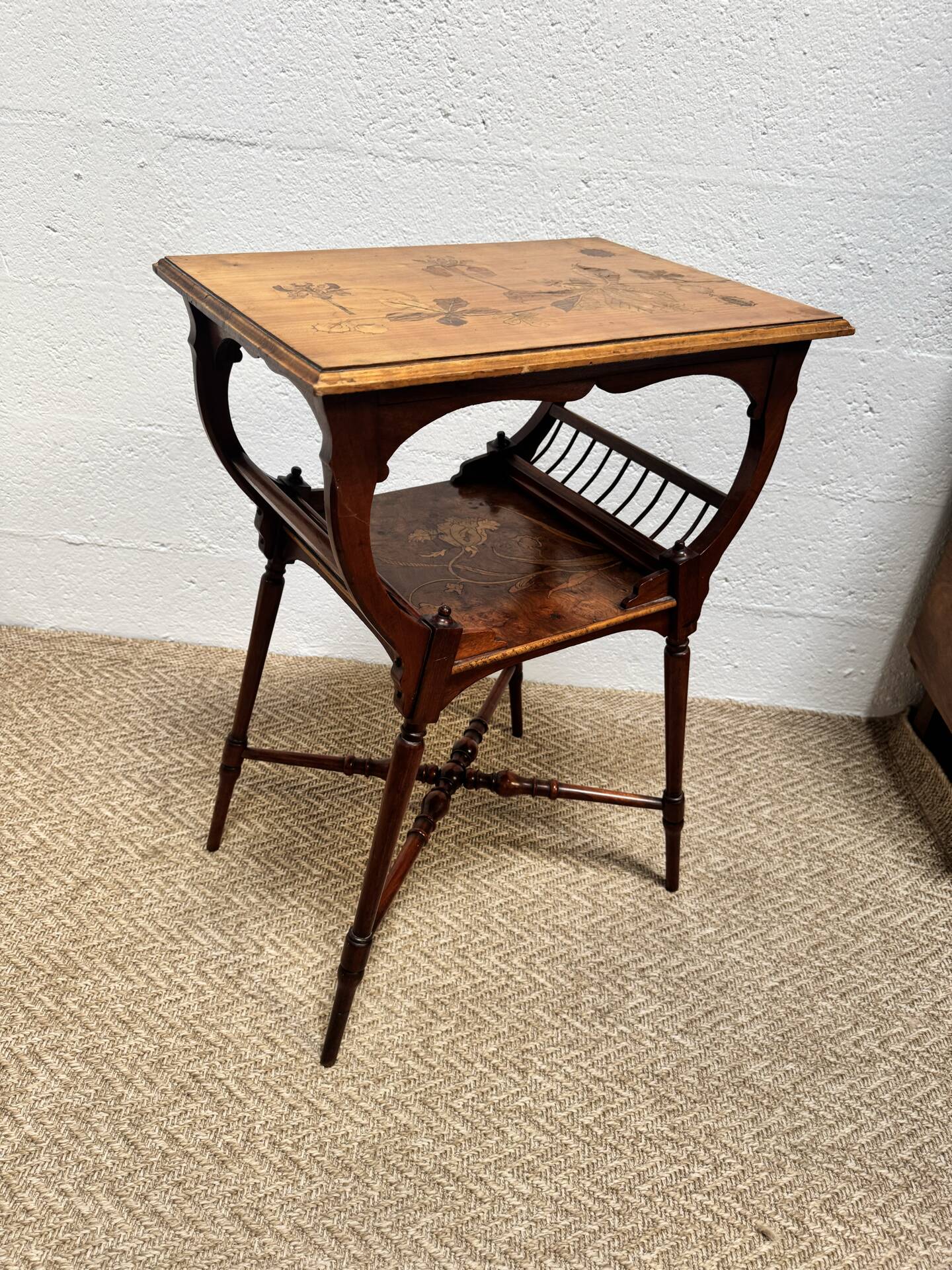 Table d’appoint / Lecture Style Esthétique Victorien, marqueterie 1880