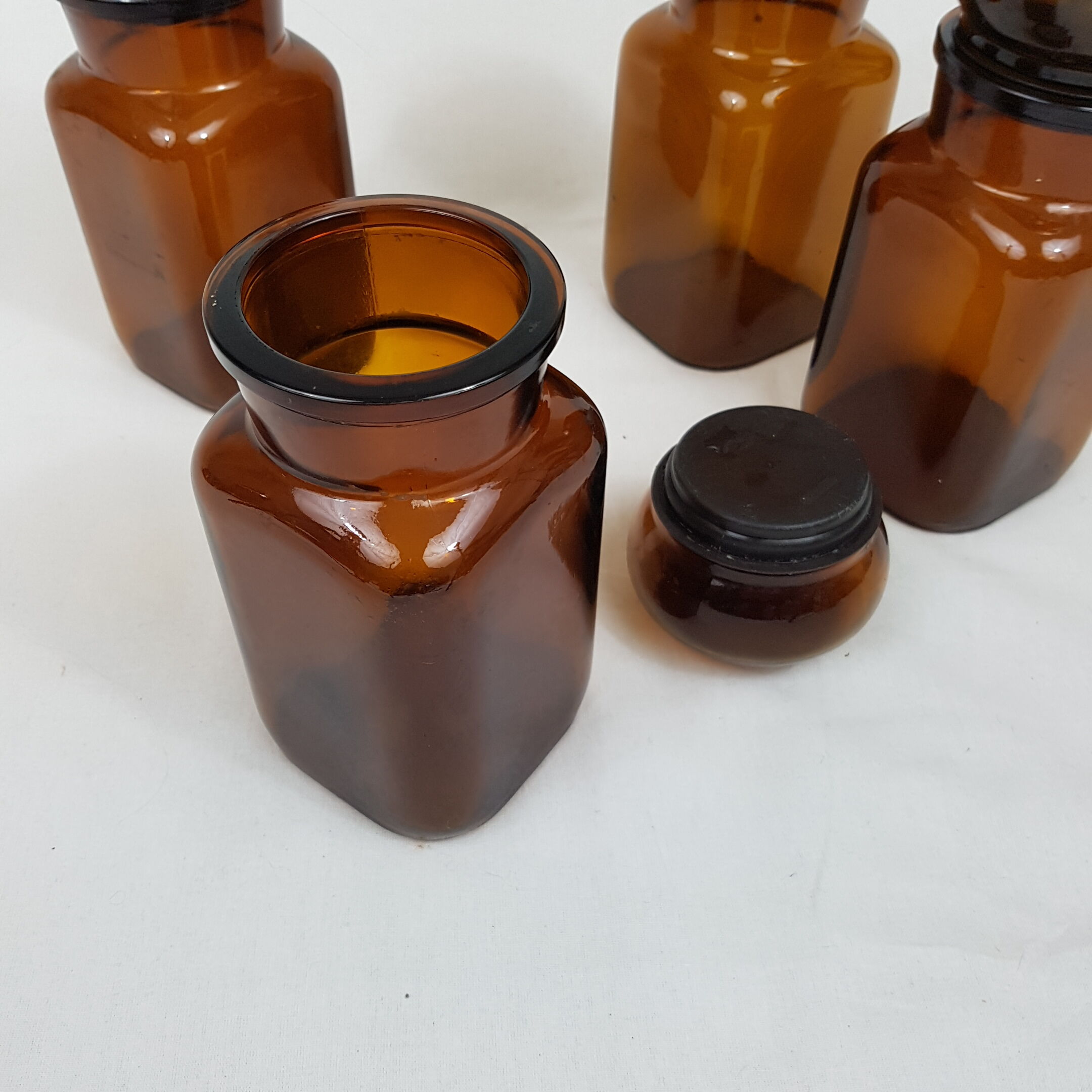 Lot de 4 flacons bocaux genre apothicaire en verre ambré