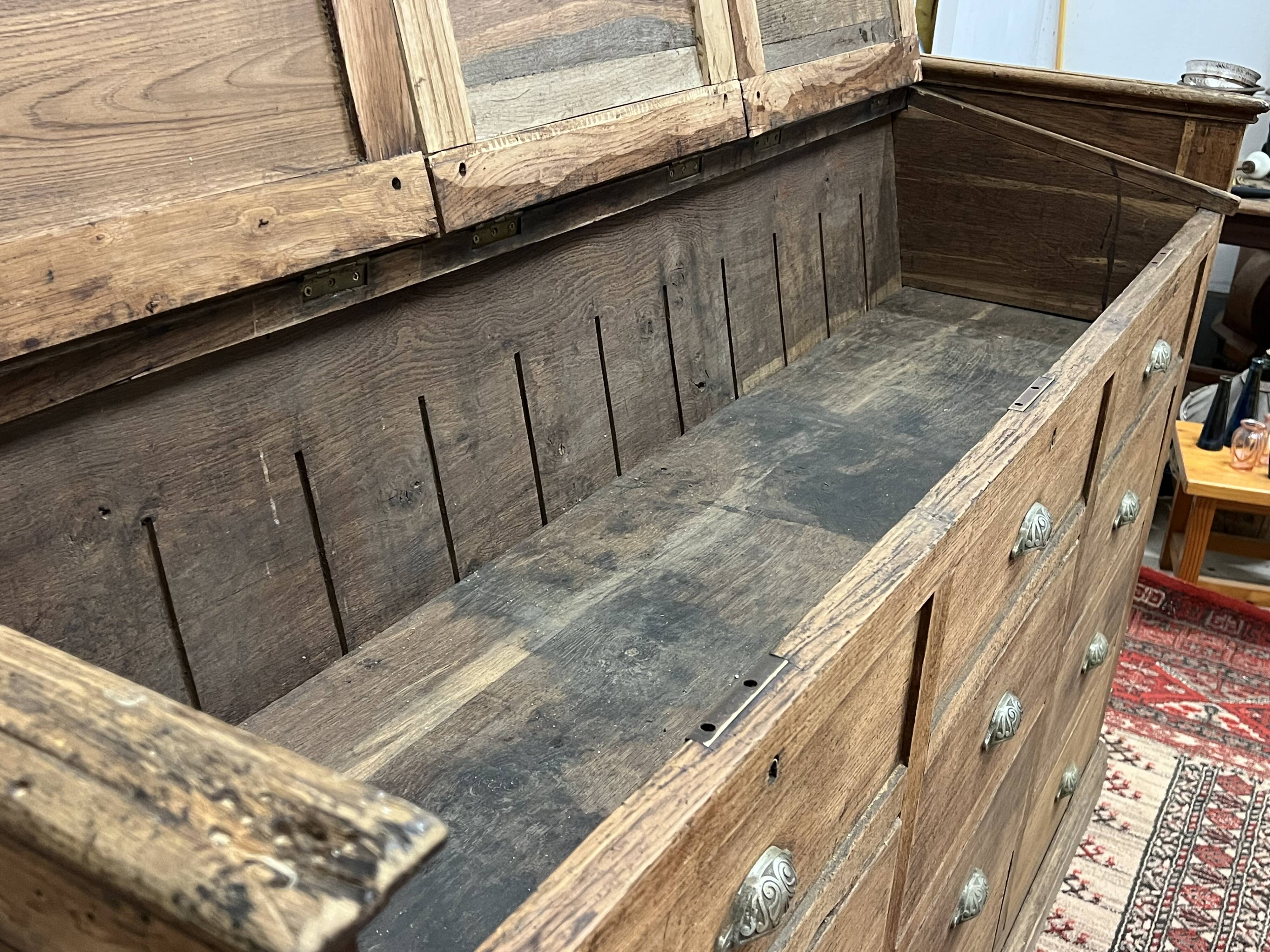 Meuble de métier/ meuble à tiroir