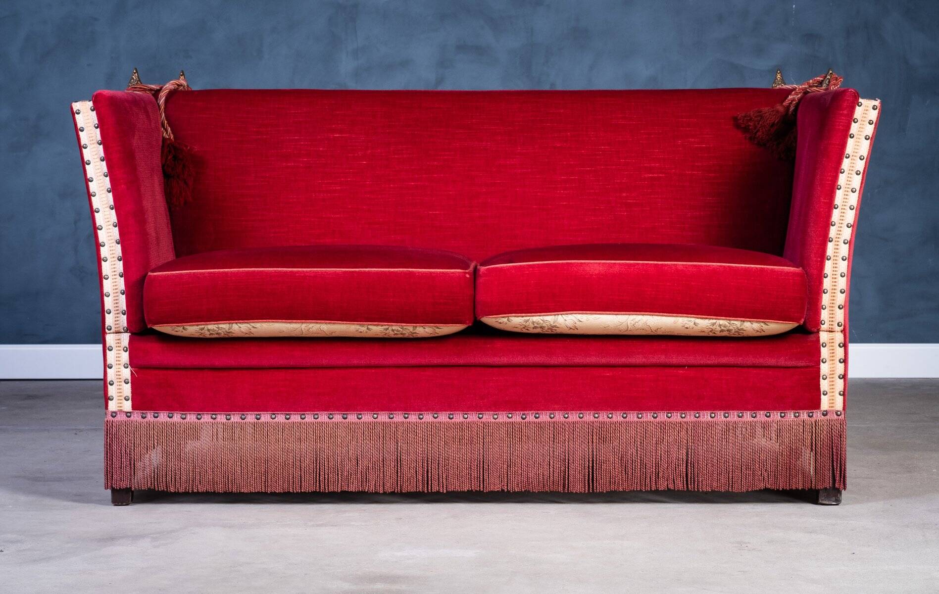 Knole Vintage Canapé in Red Velvet with Floral Cushions, 1950s