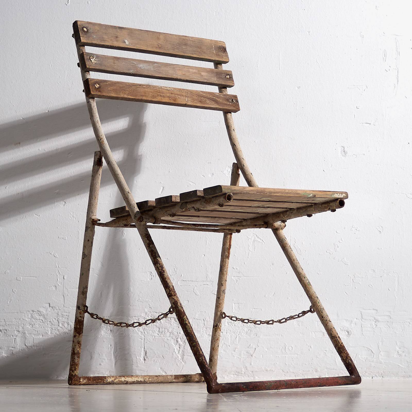 Antique folding garden chairs (c.1920). Set of 2 pieces.