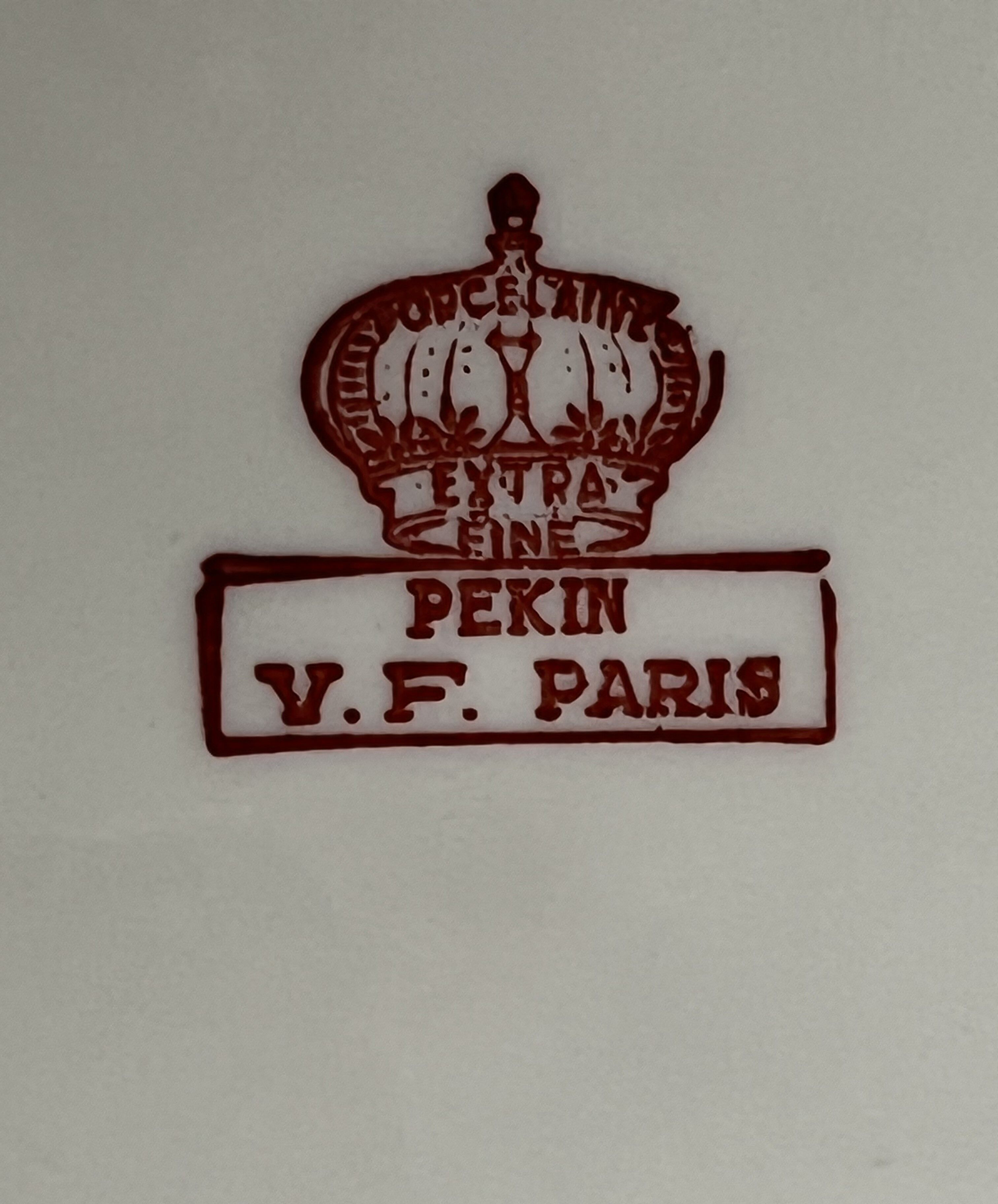 6 assiettes en porcelaine fine