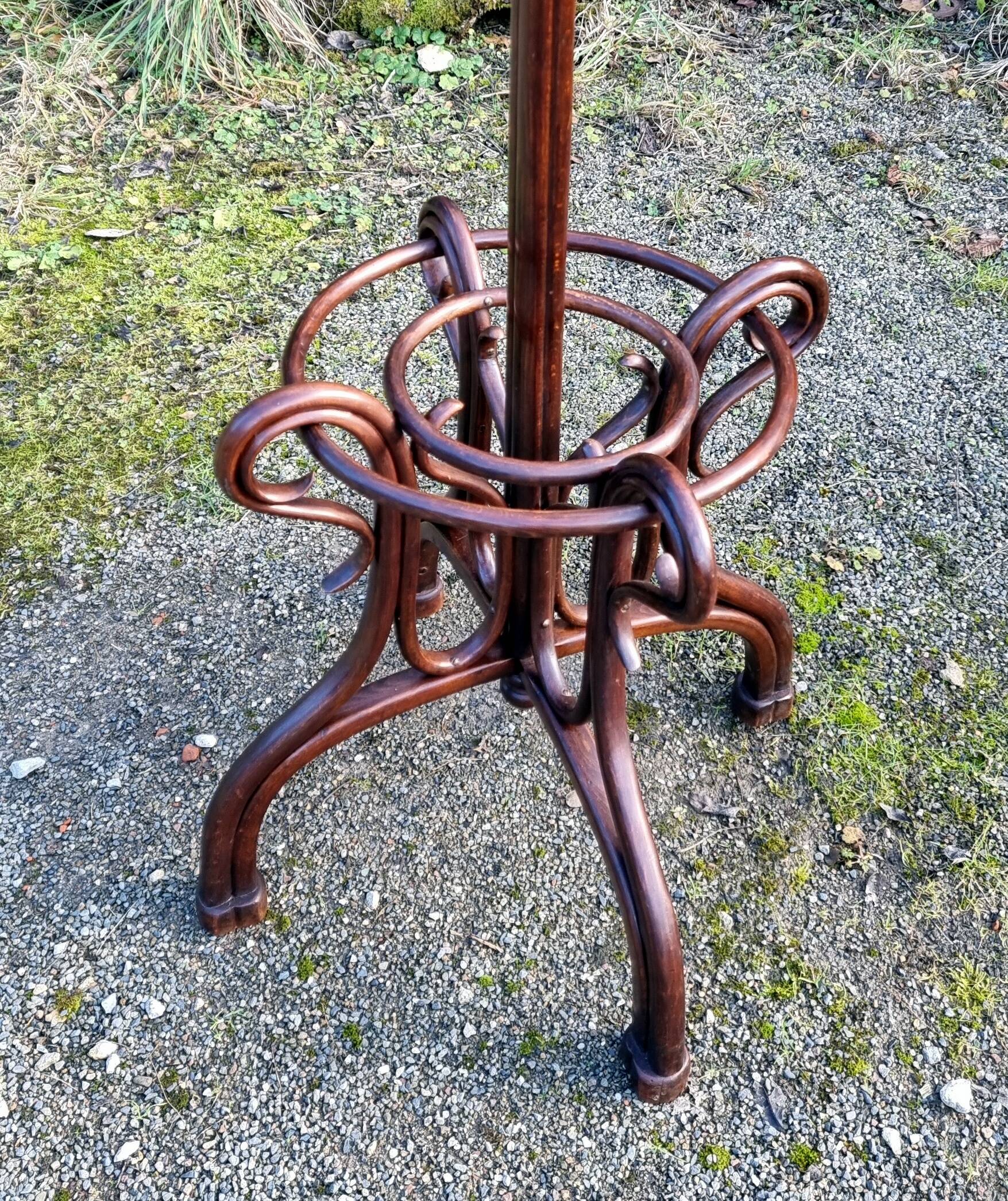 J&J KOHN N°2 Viennese bistro parrot with pedestal, late 19th century