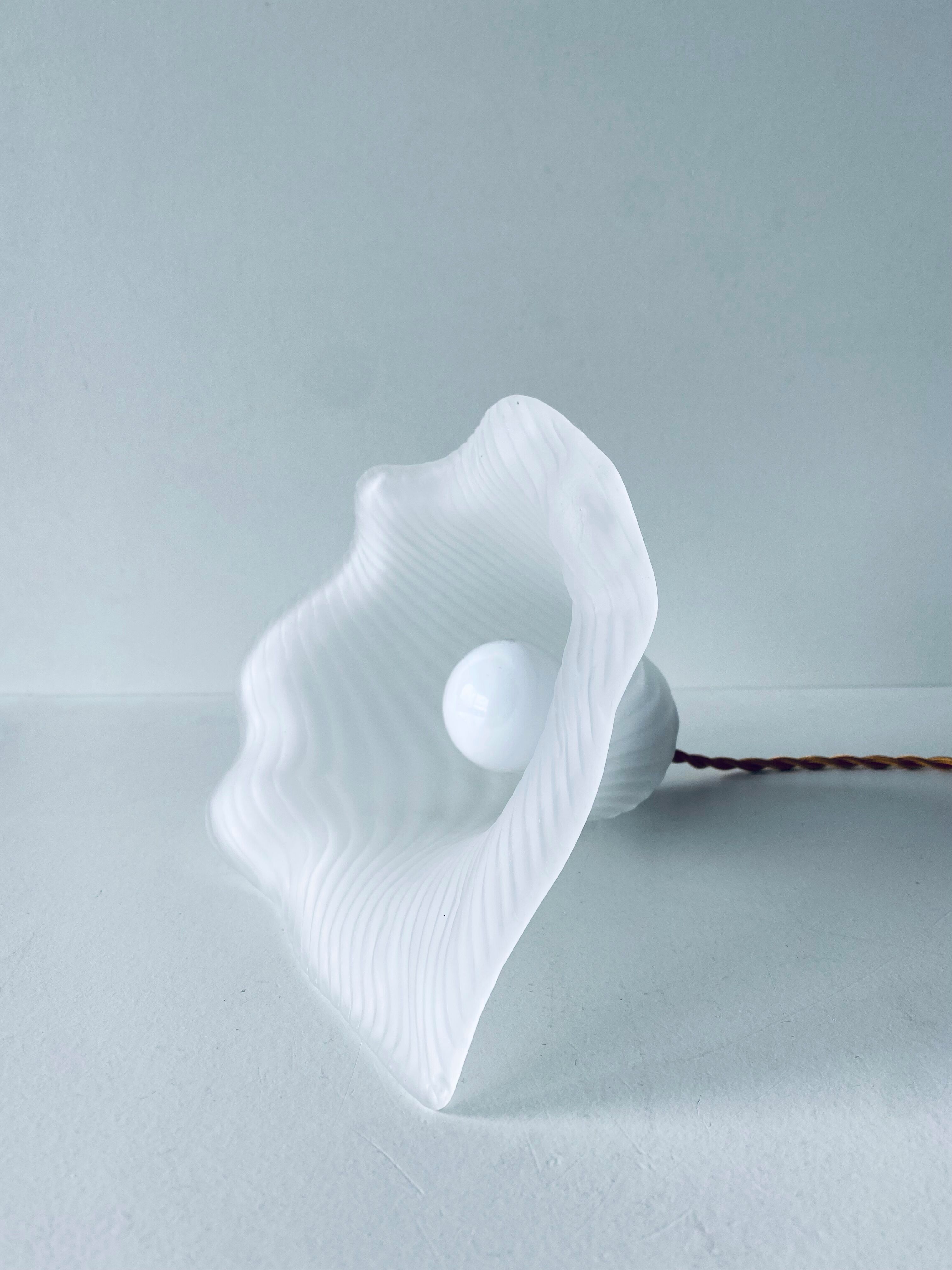 Flower suspension in glass paste