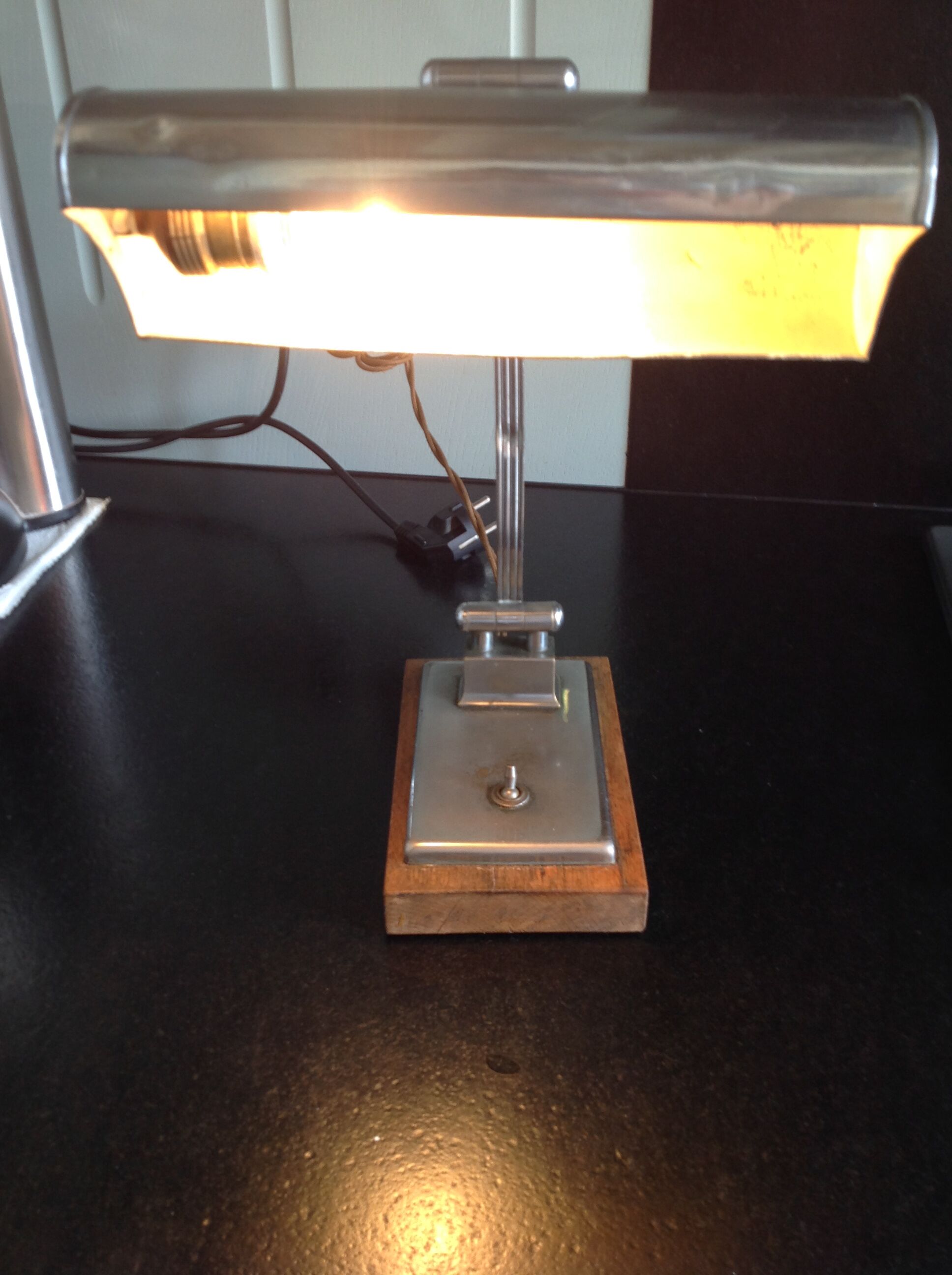 Lampe de bureau orientable en métal vers 1930