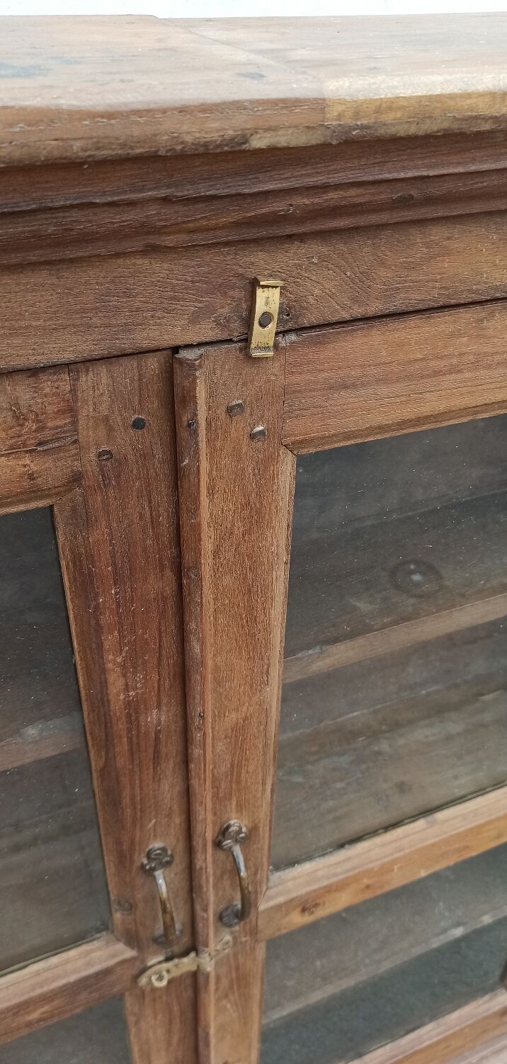 Armoire murale vitrée en bois ancien