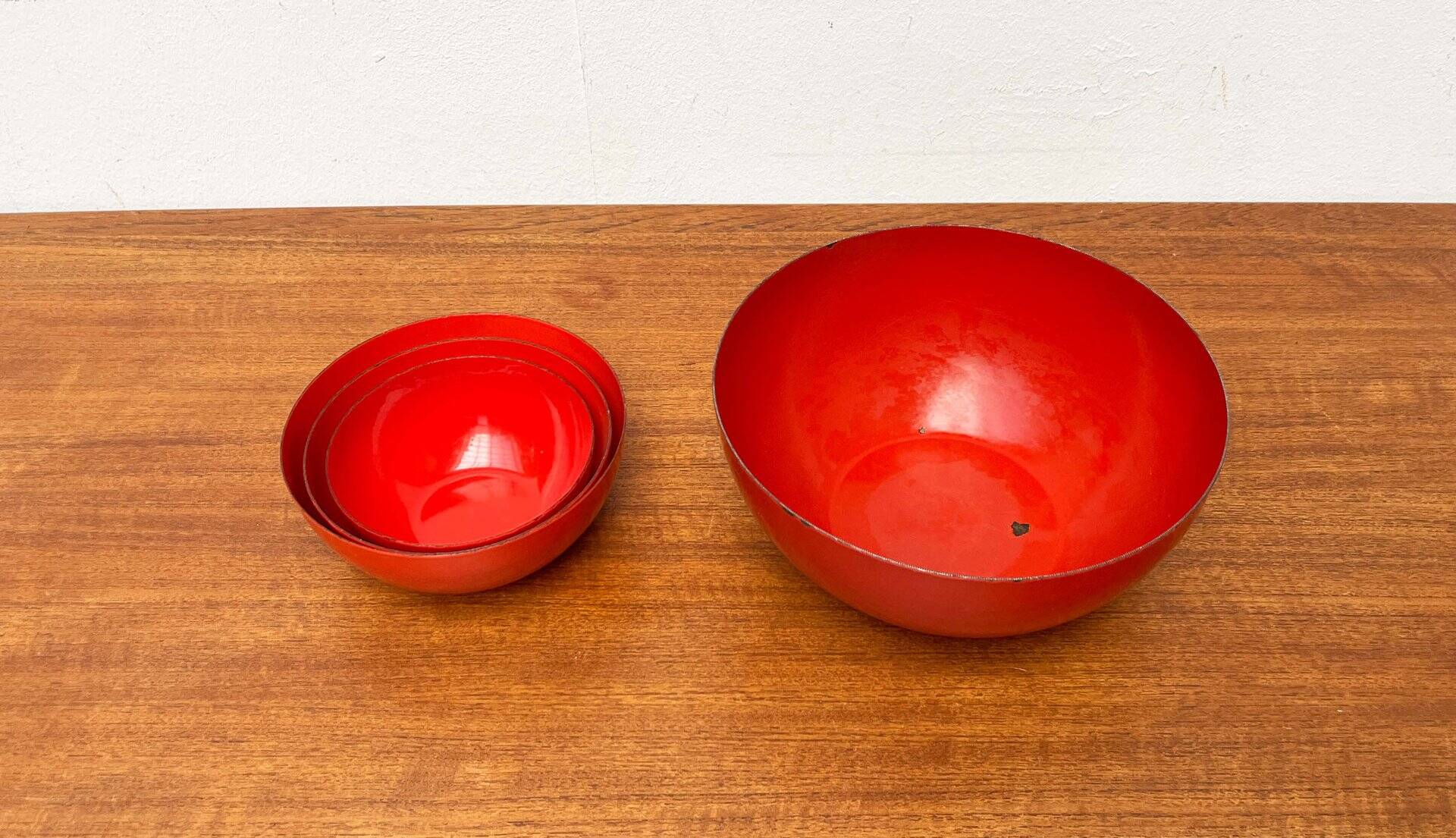Modern mid-century red enamel bowl sets by Kaj Franck for Finel, Finland, 1960s, set of 4.