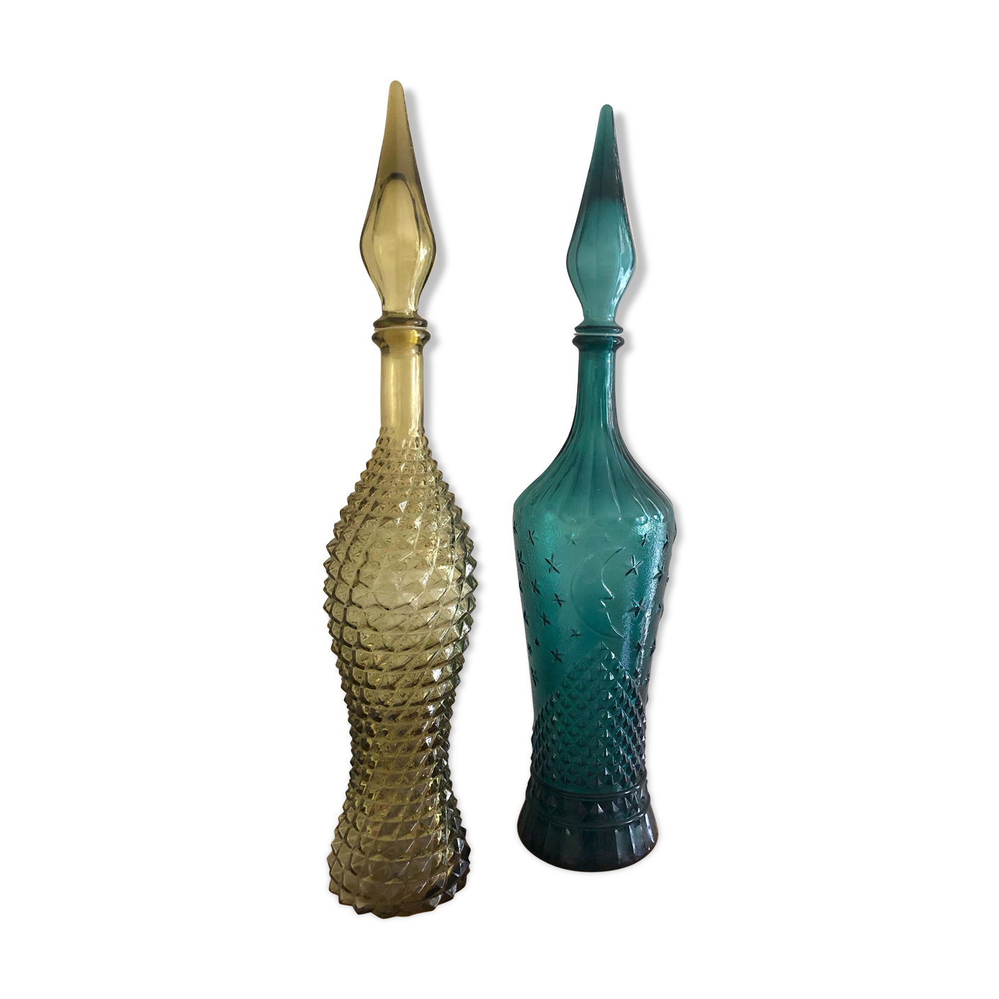 Lot of 2 Italian carafes in textured glass in yellow and blue, 1960