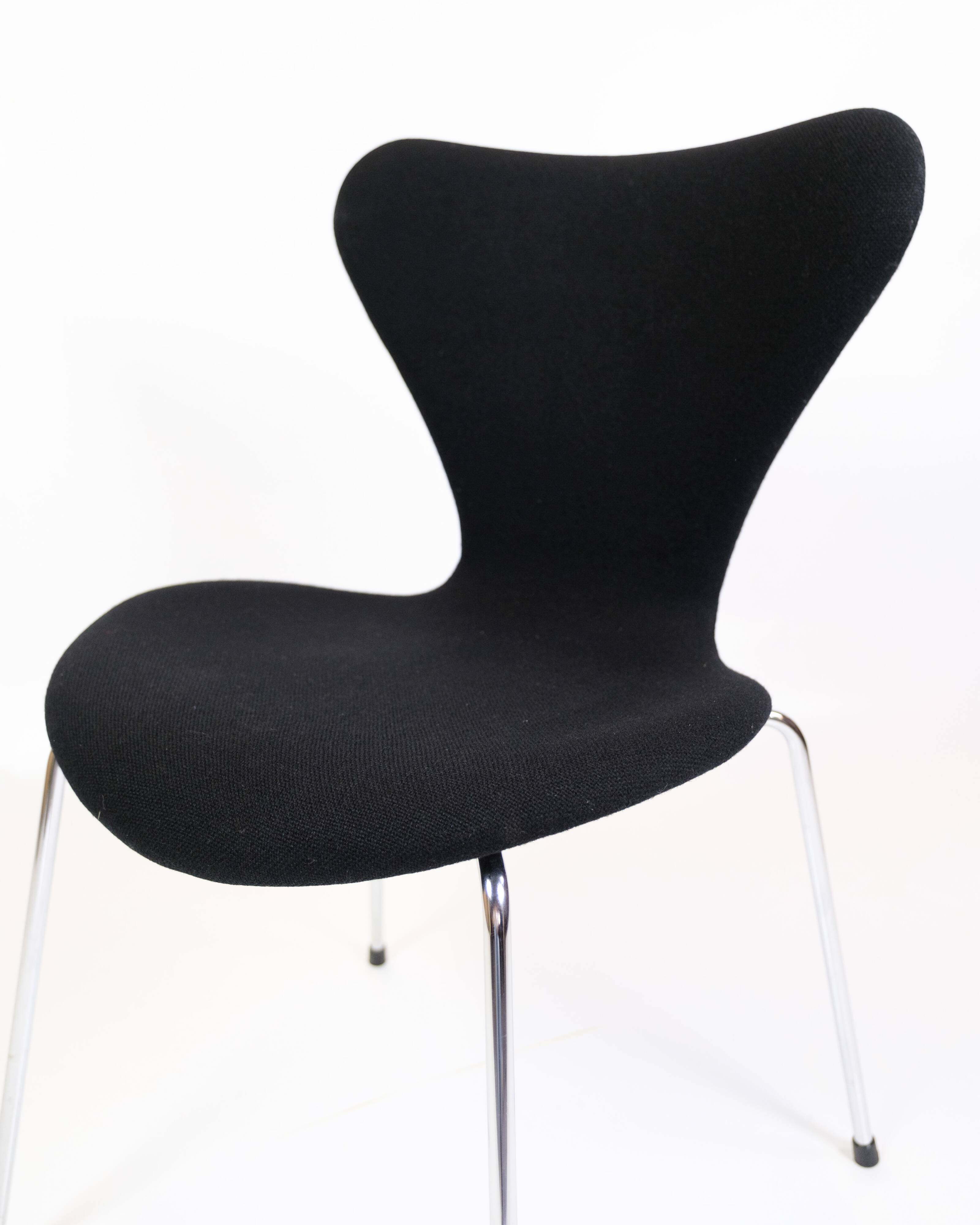 Set Of 4 Seven Chairs Model 3107 Original Upholstered In Black Fabric By Arne Jacobsen