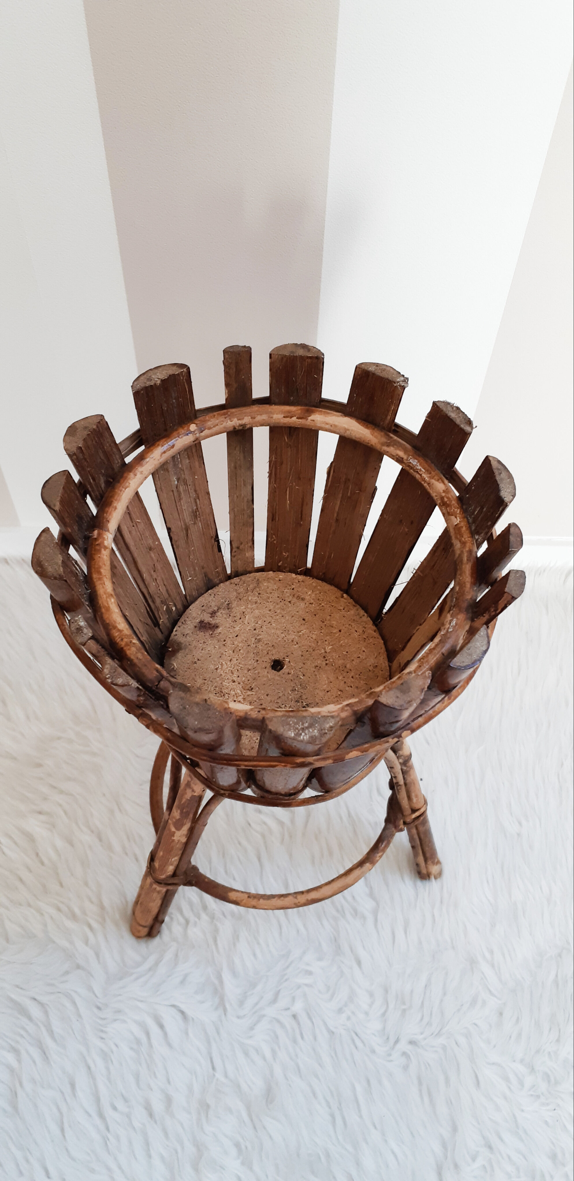 Rattan & wicker plant holder
