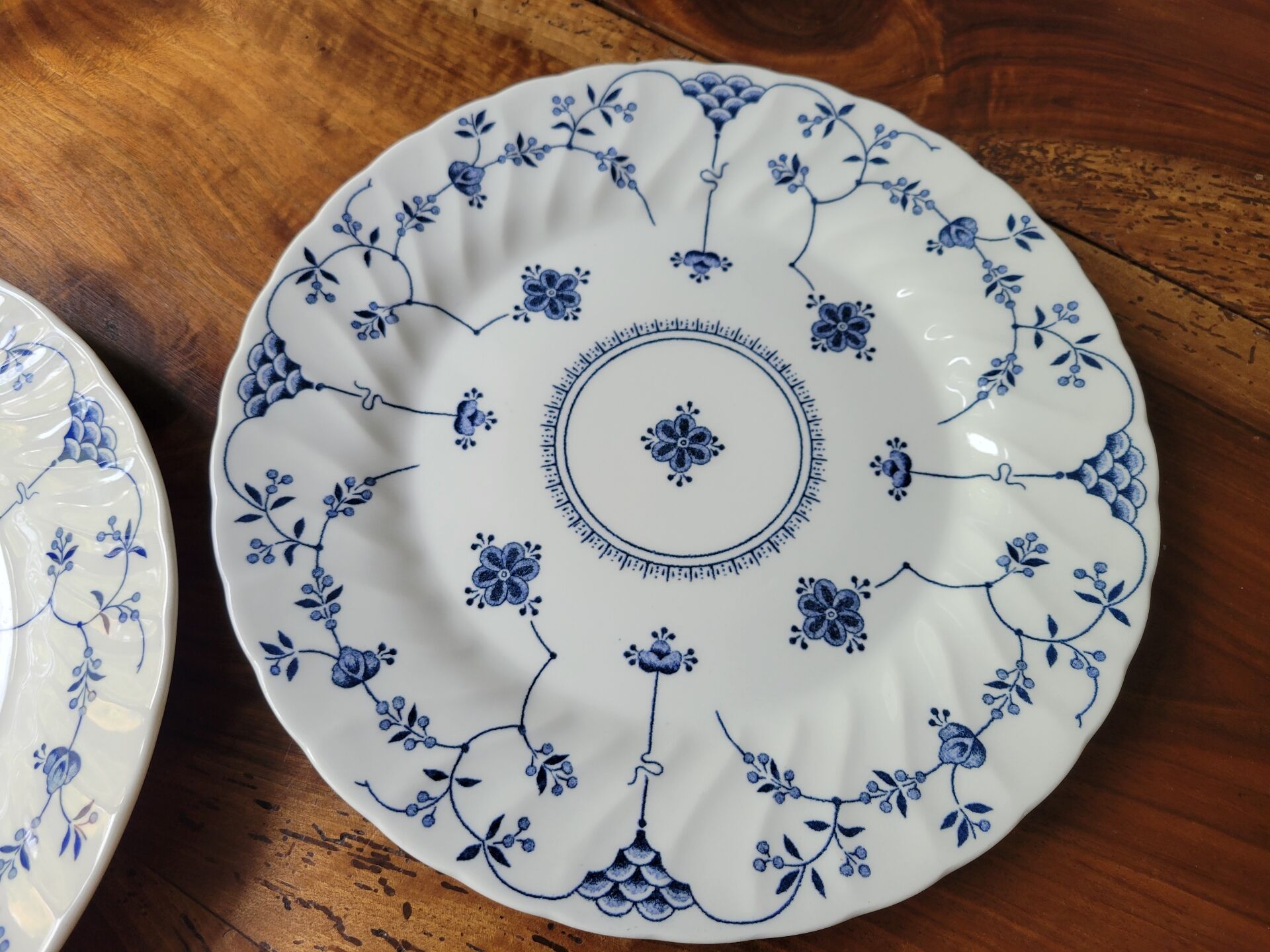 6 assiettes plates Queen's England vers 1970