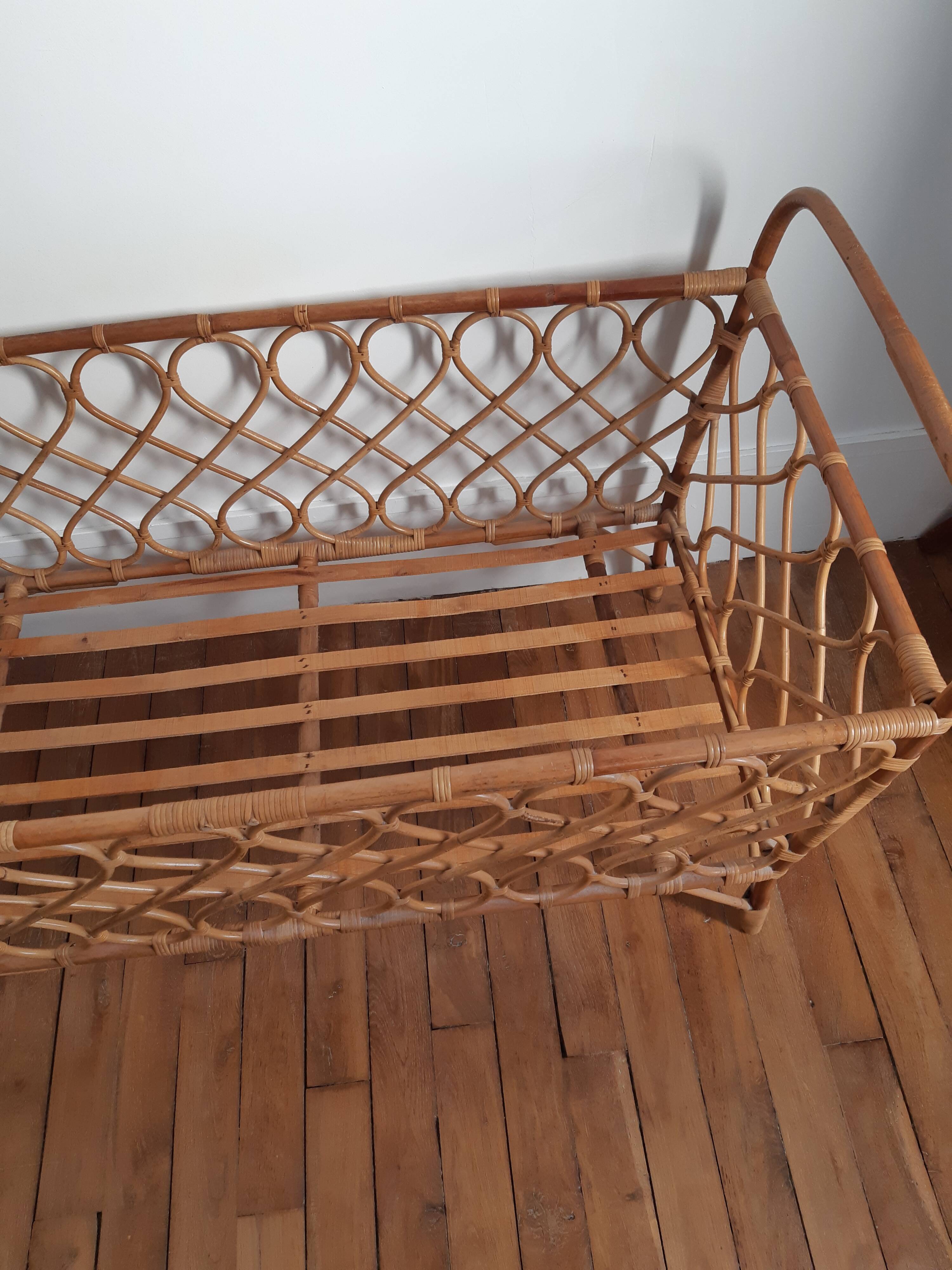 Rattan crib/child