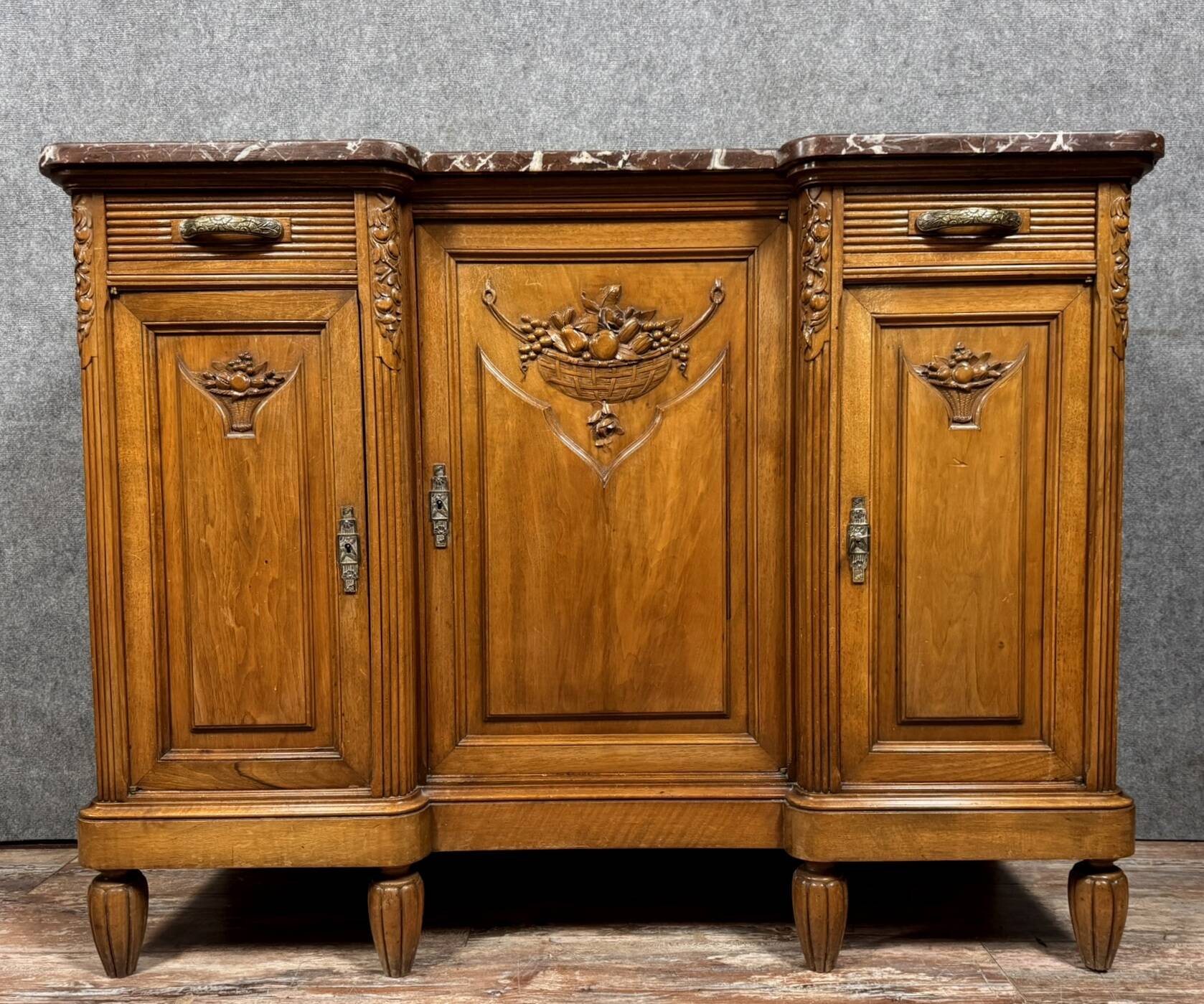 Beautiful Art Deco period walnut sideboard circa 1925