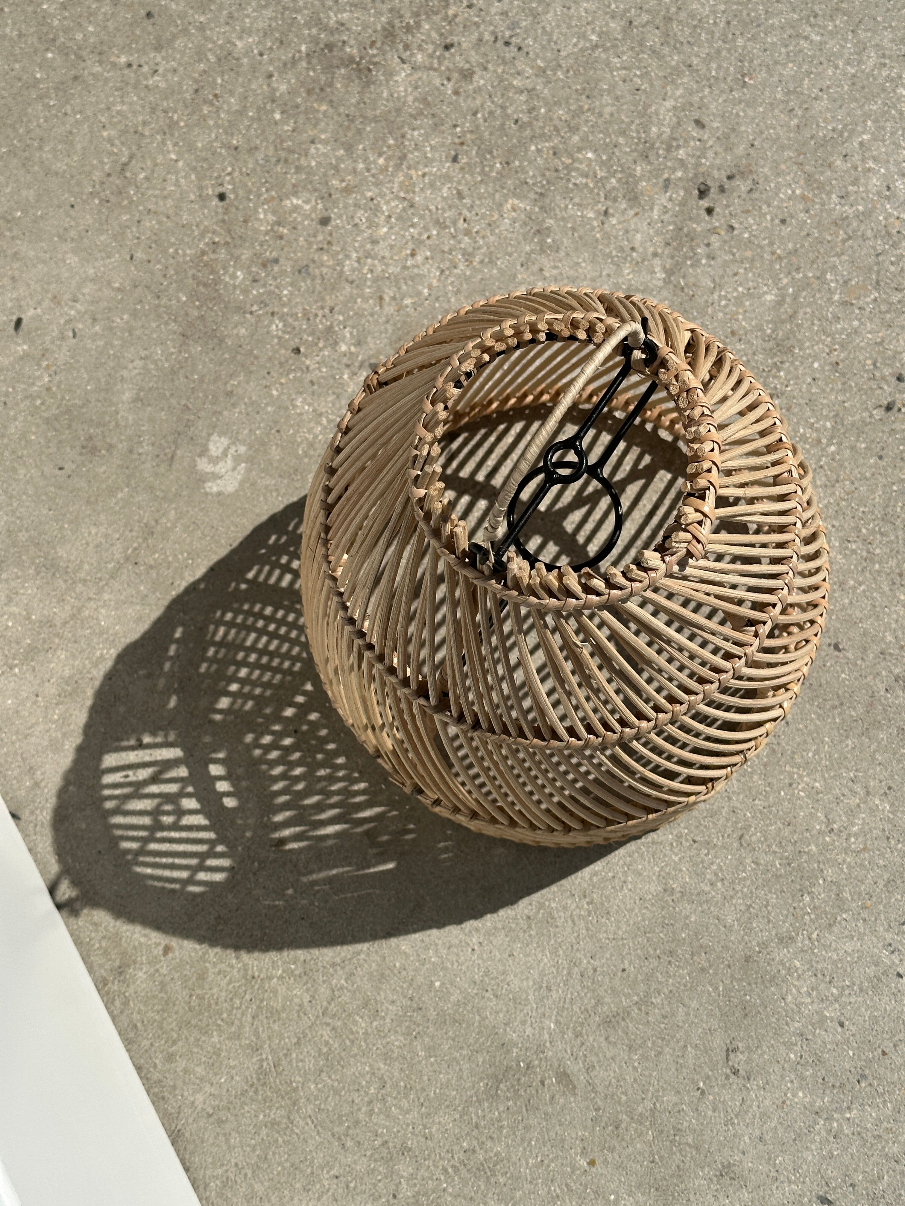 Suspension en rotin en forme de cloche d25 h28