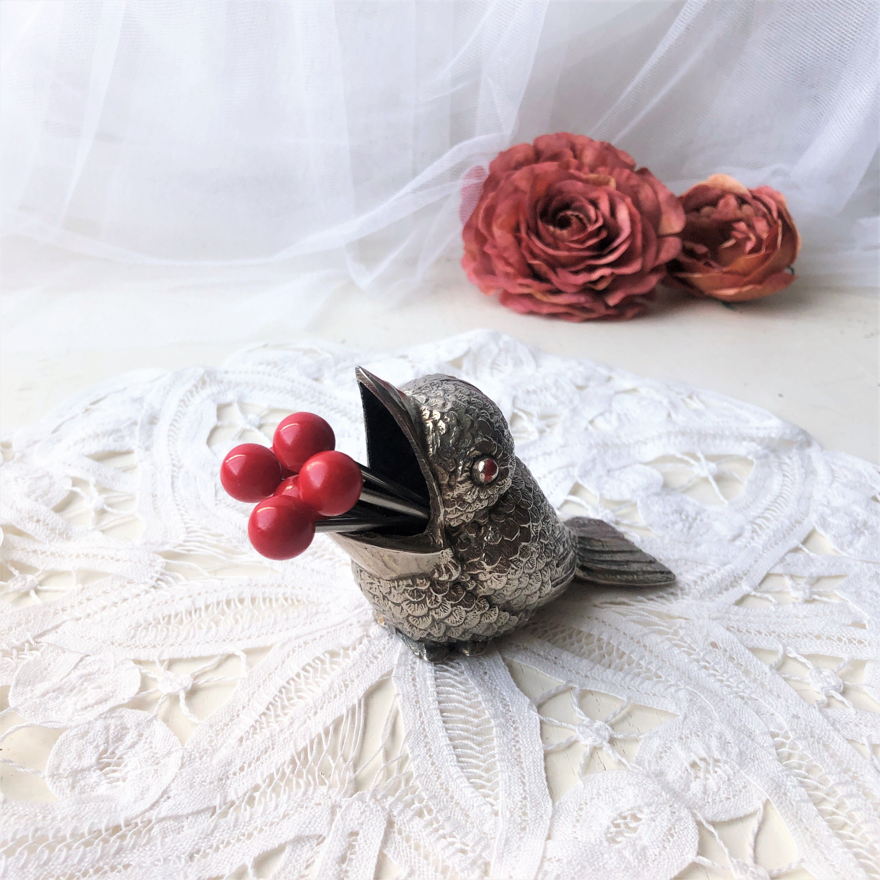 Figurine birds ashtray or pike holder