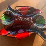 Serviteur plat en forme de poissons et coquilles en barbotine céramique émaillé estampillé vallauris