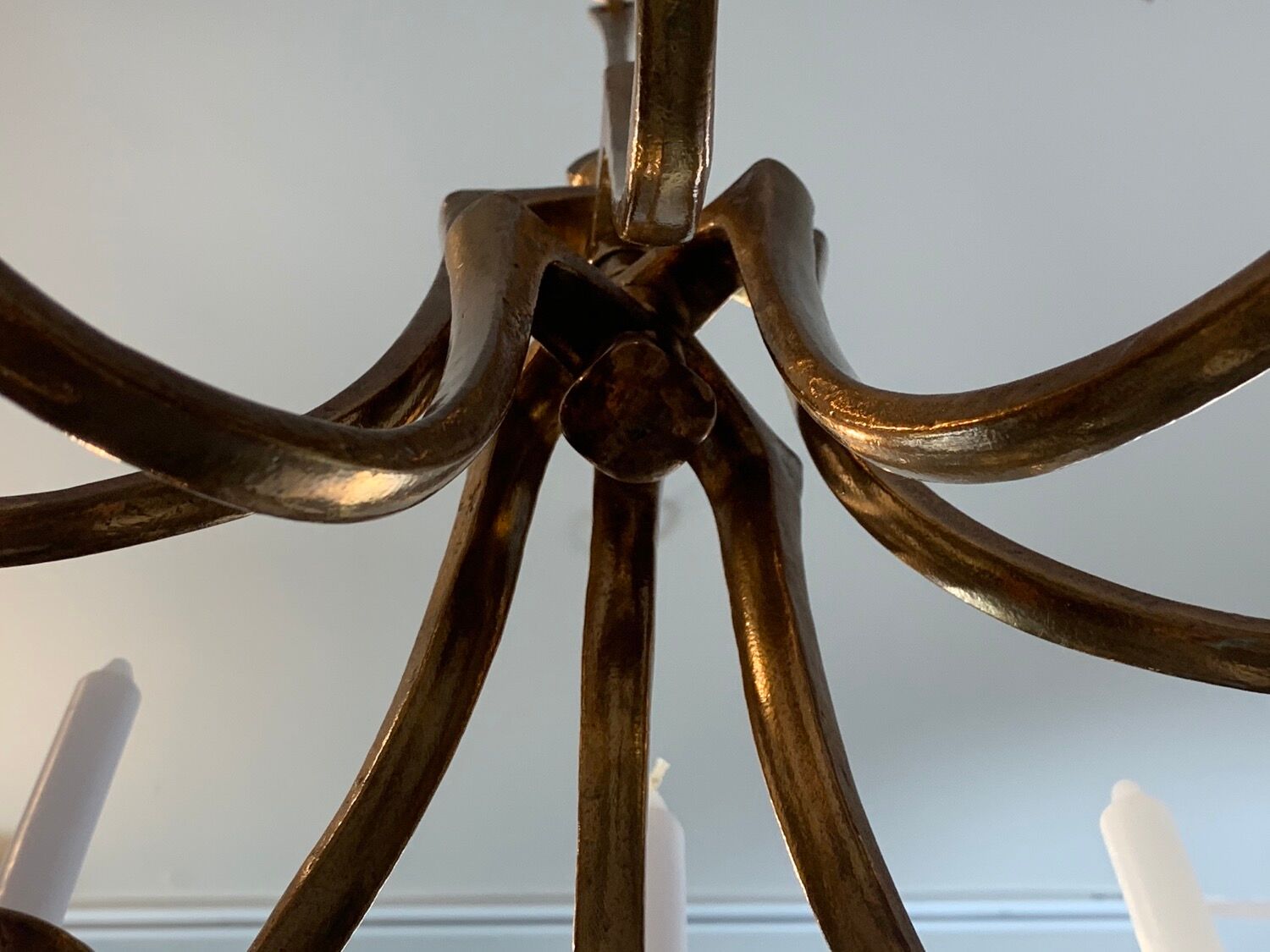Lustre conçu par Michael Harjes et produit par Harjes Metalkunst en Allemagne