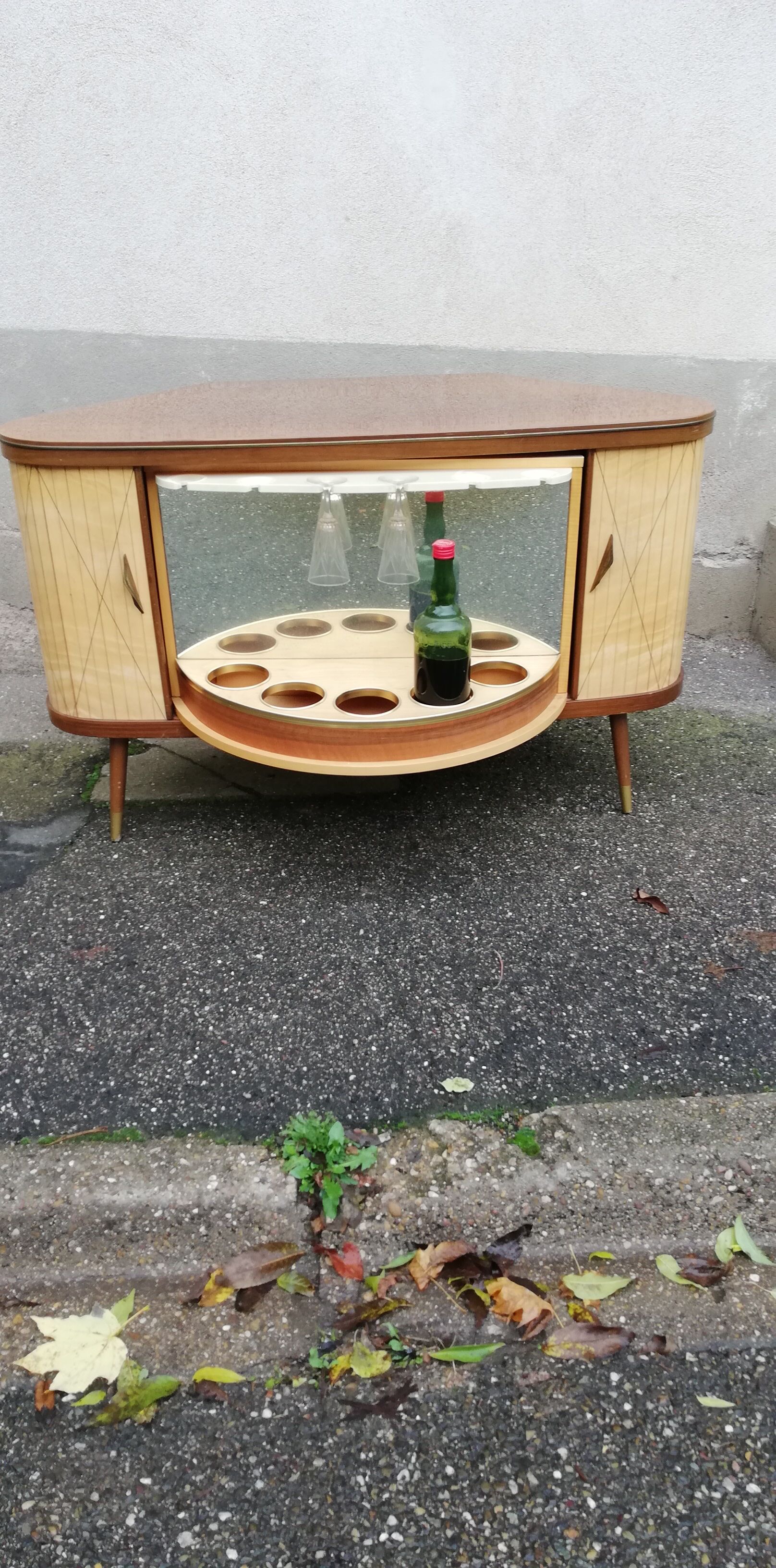 Vintage corner bar