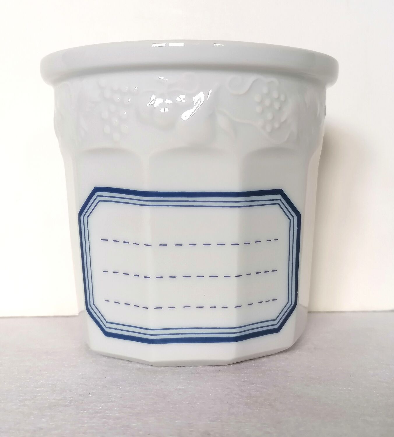 Lourioux porcelain jam jar signed Philippe Desportes