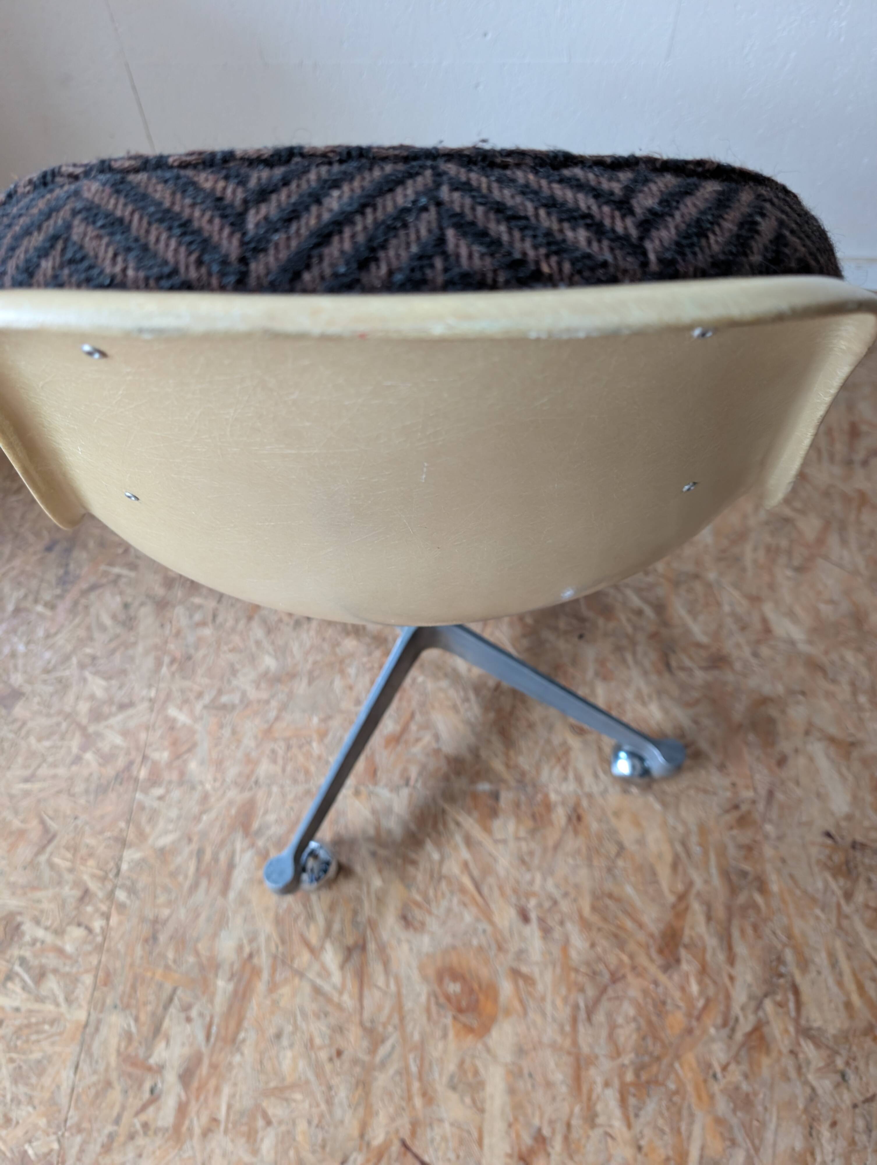 Office chair by Charles & Ray Eames for Herman Miller, 1970s