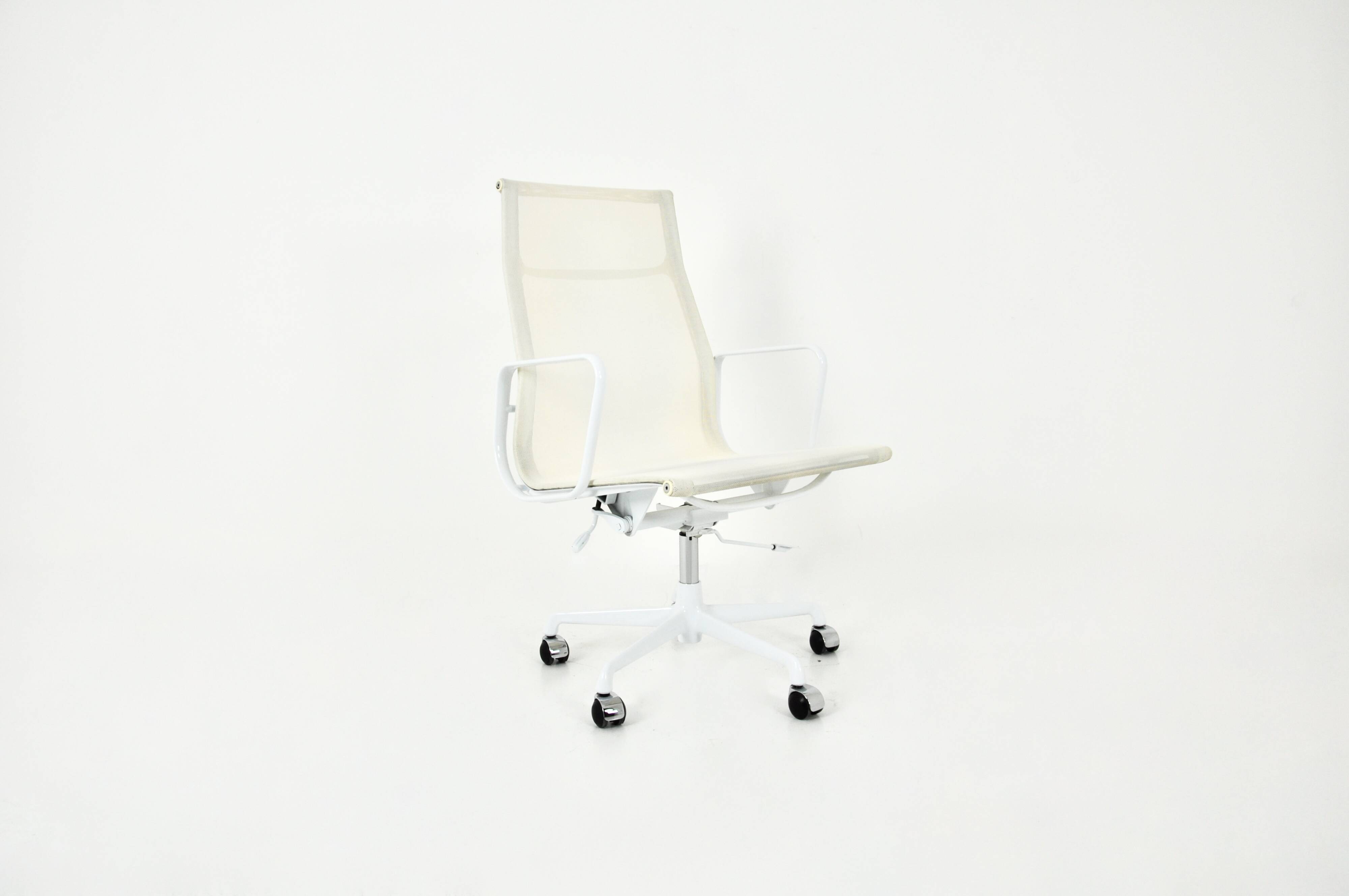 Office chair by Charles & Ray Eames for ICF, 1970