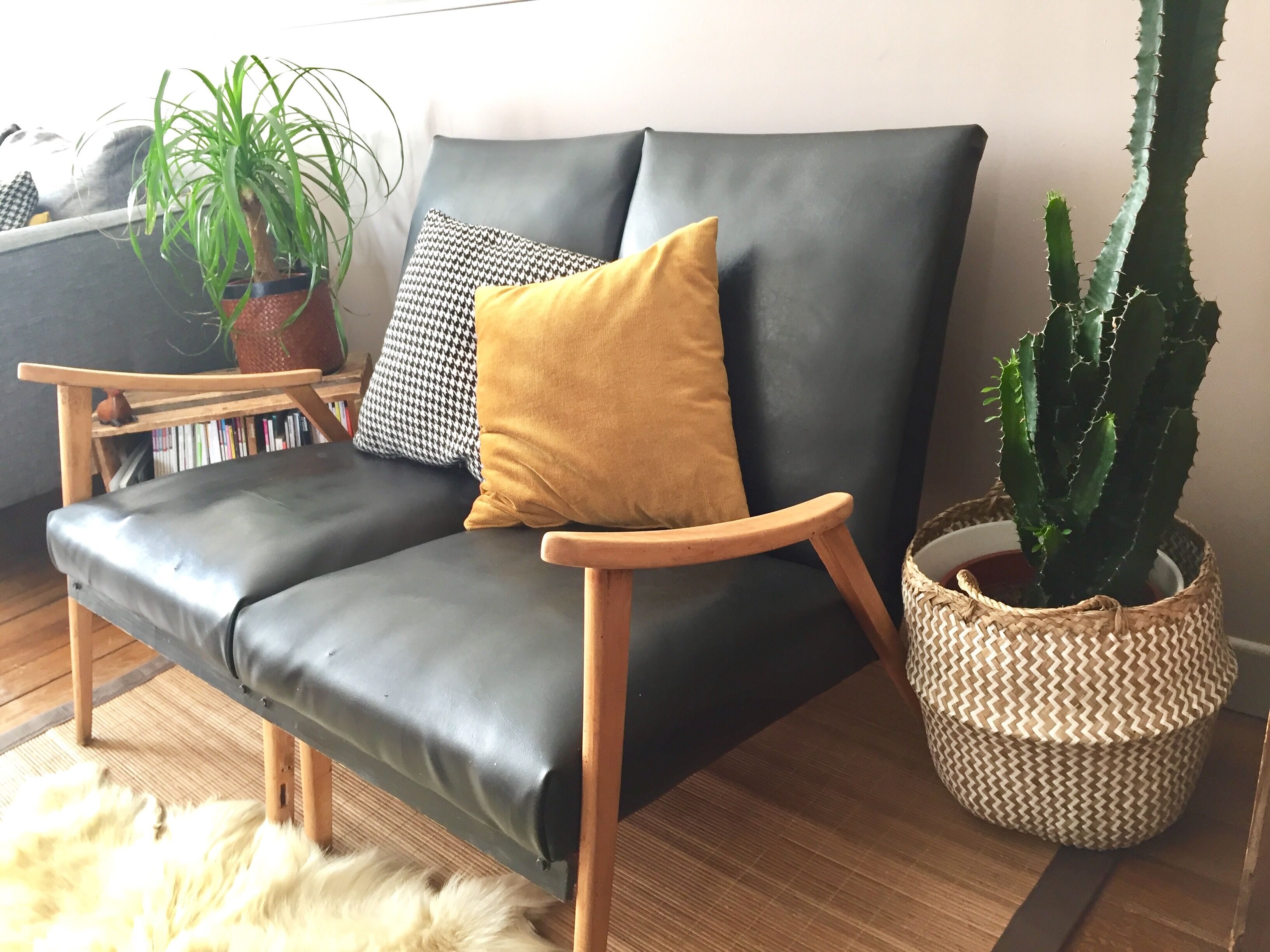 Scandinavian bench