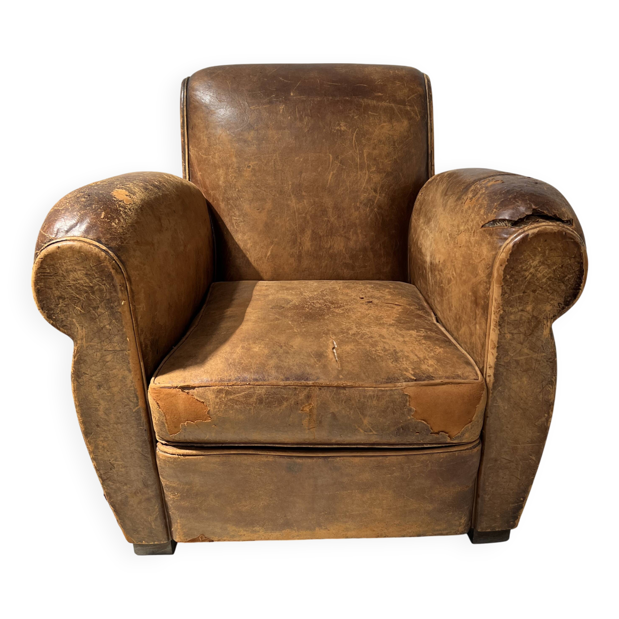 Antique 20th century tan leather club armchair
