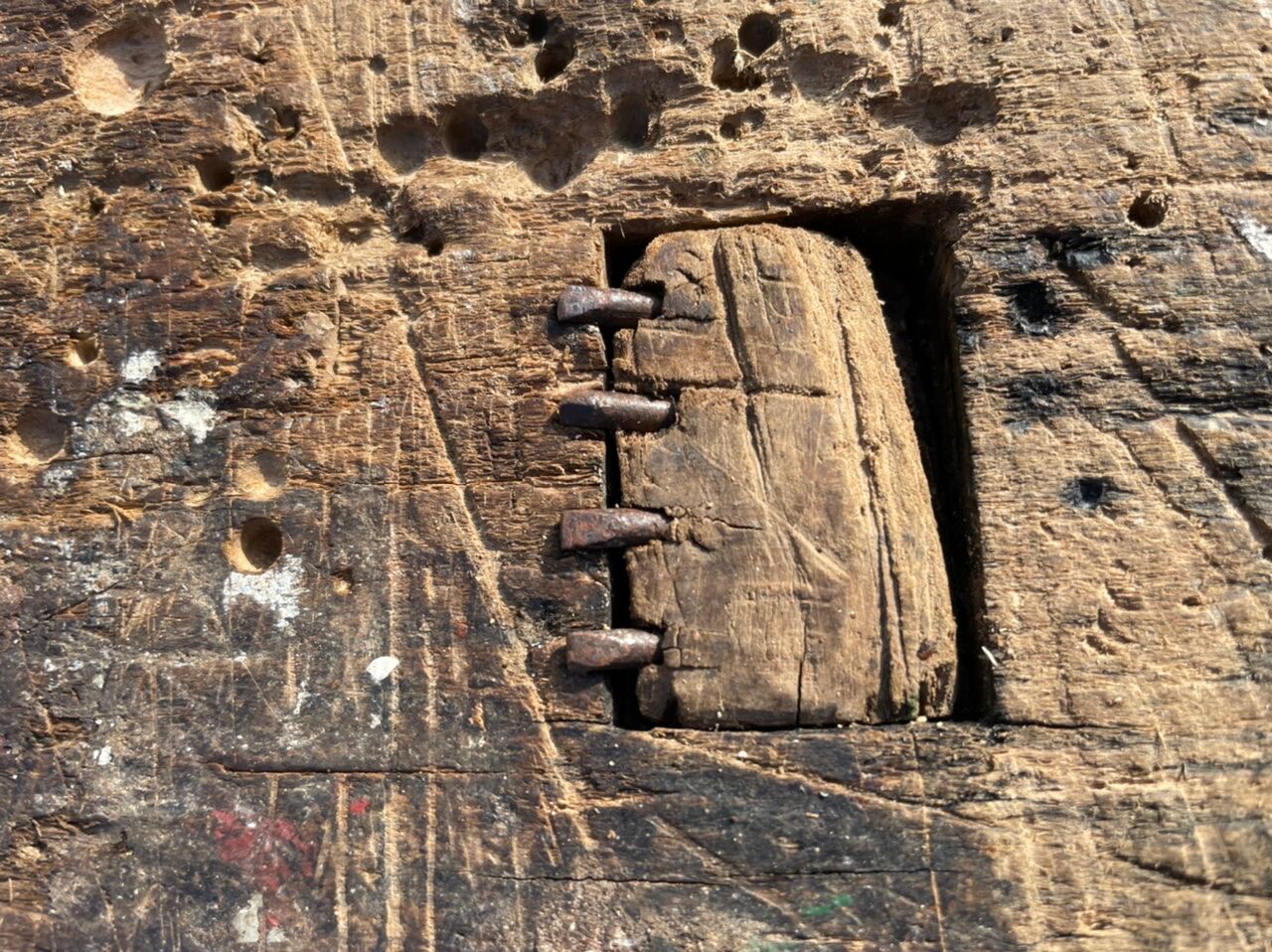 Luthier 19's grey workbench