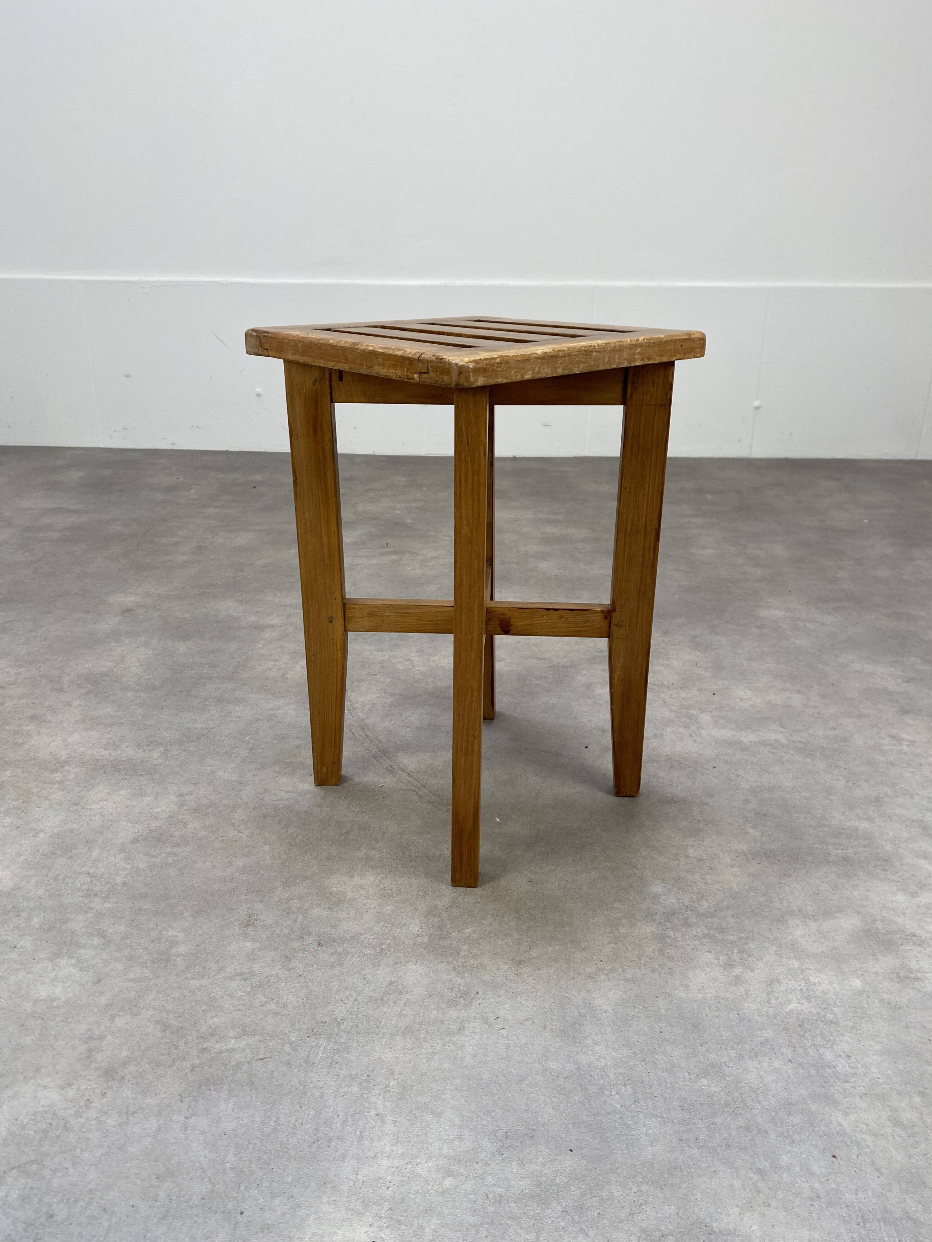 Stool reconstruction 50s with wooden slats