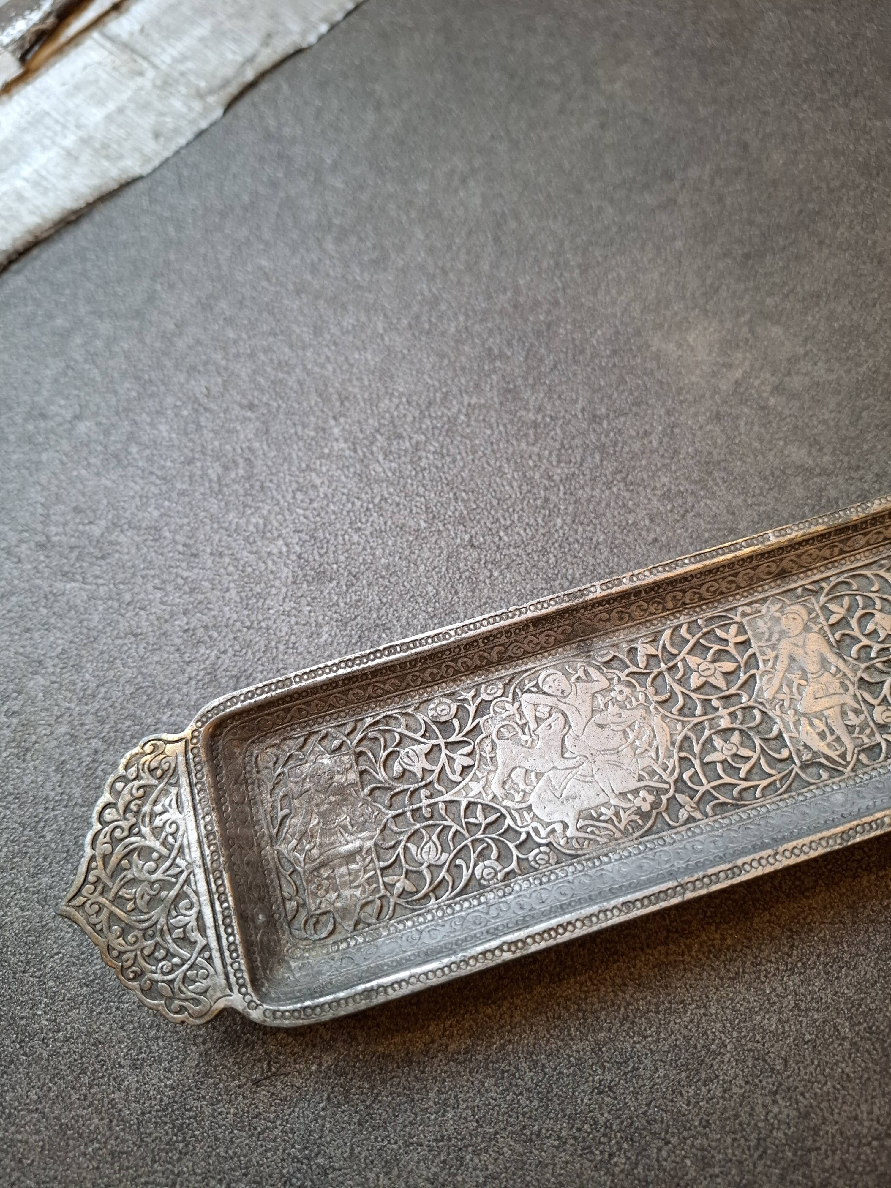 Vide poche ou repose stylo en argent Qadjar