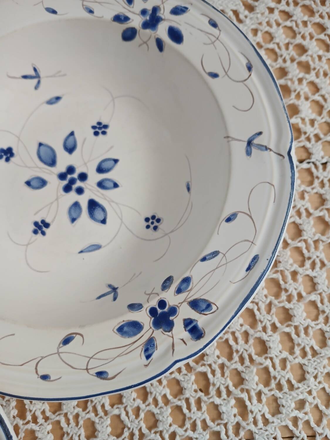 5 assiettes creuses anciennes Moustiers