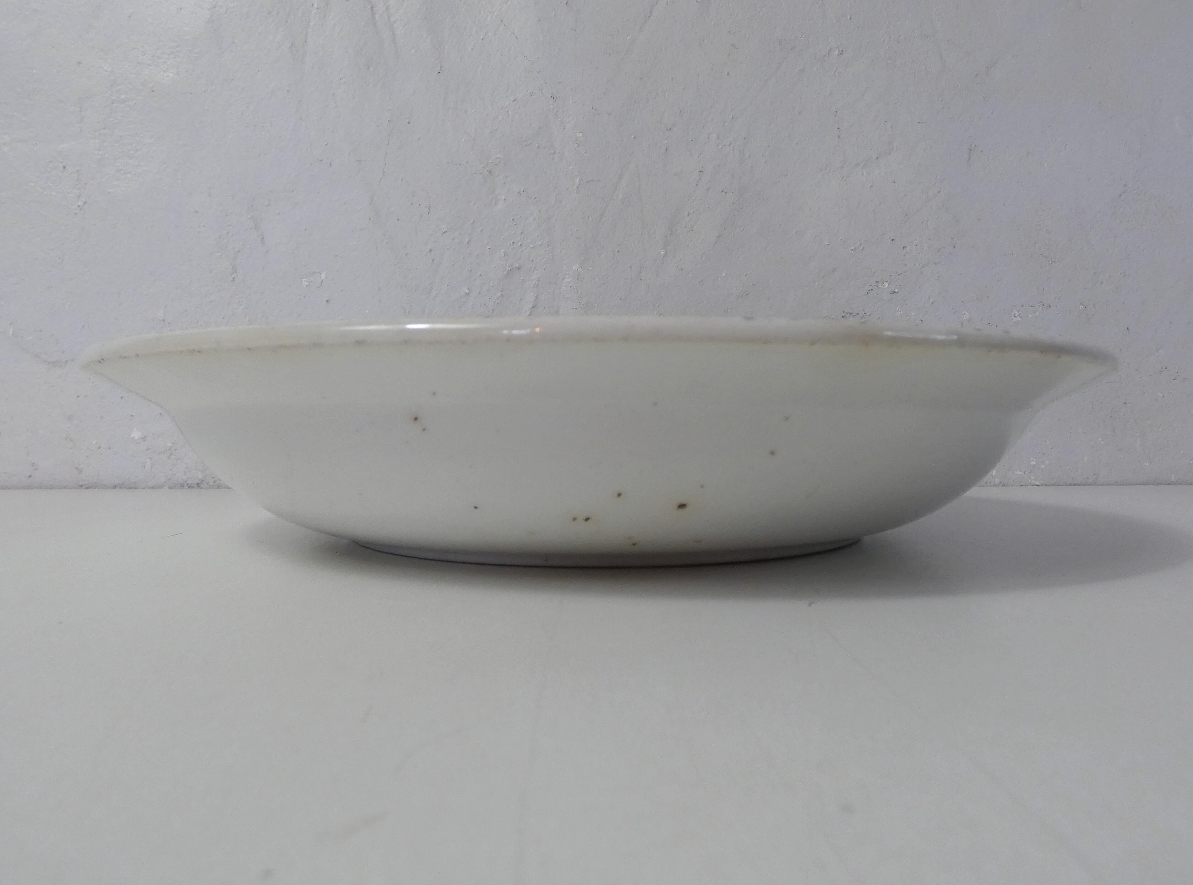 Plate  model lotus, terre de fer