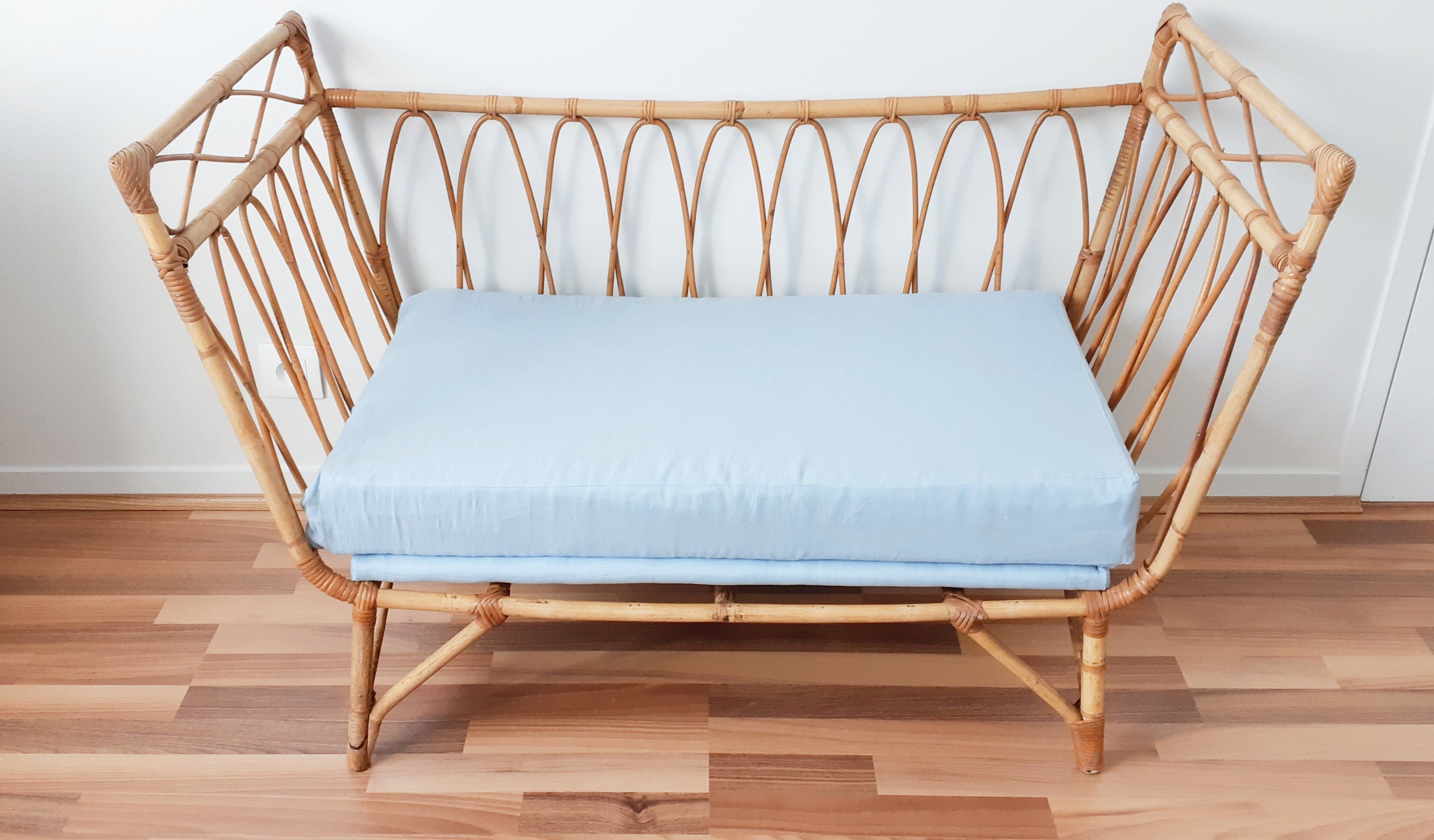 Sofa in child rattan + dressing