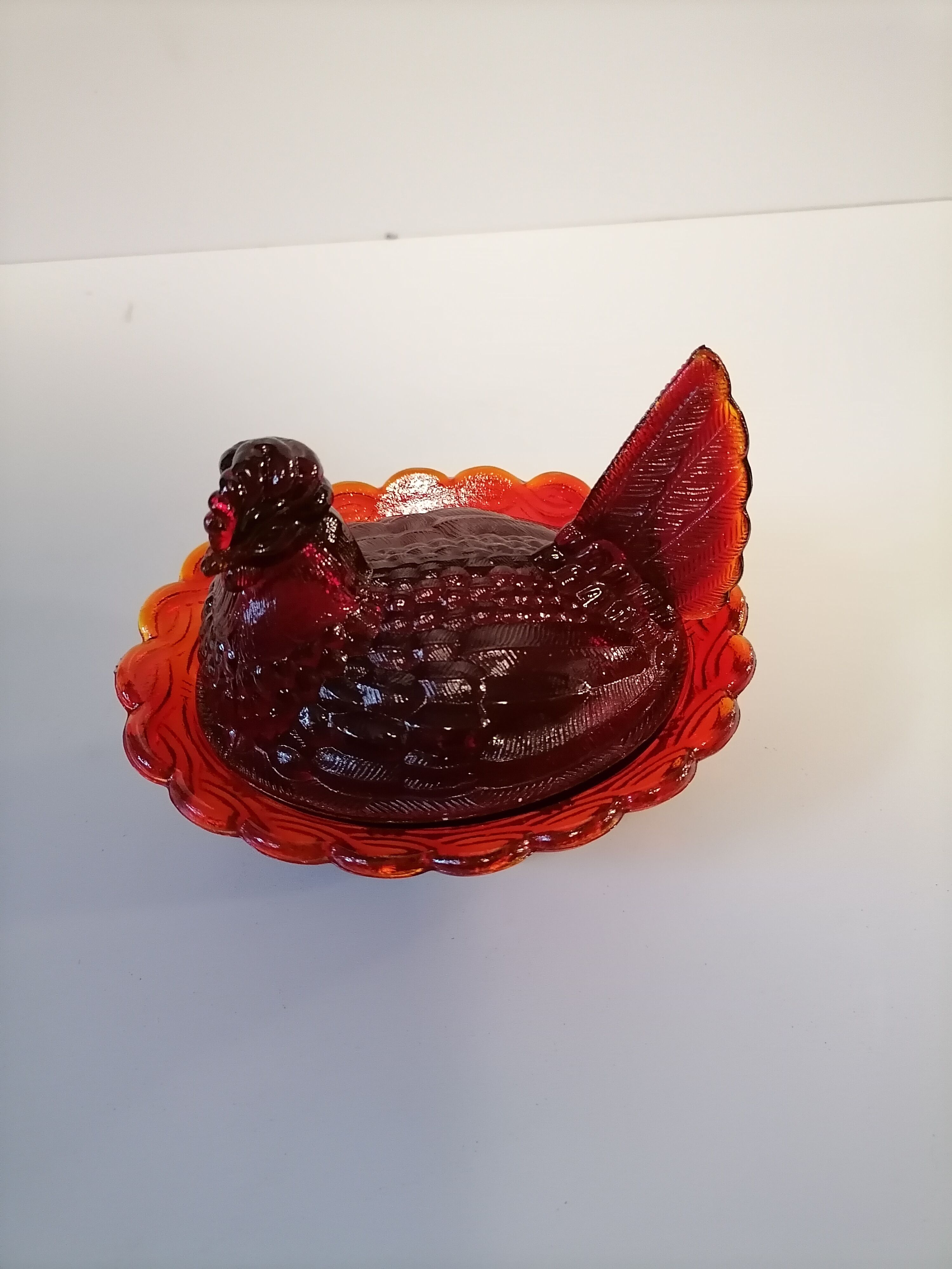 Poule en verre orangé sucrier