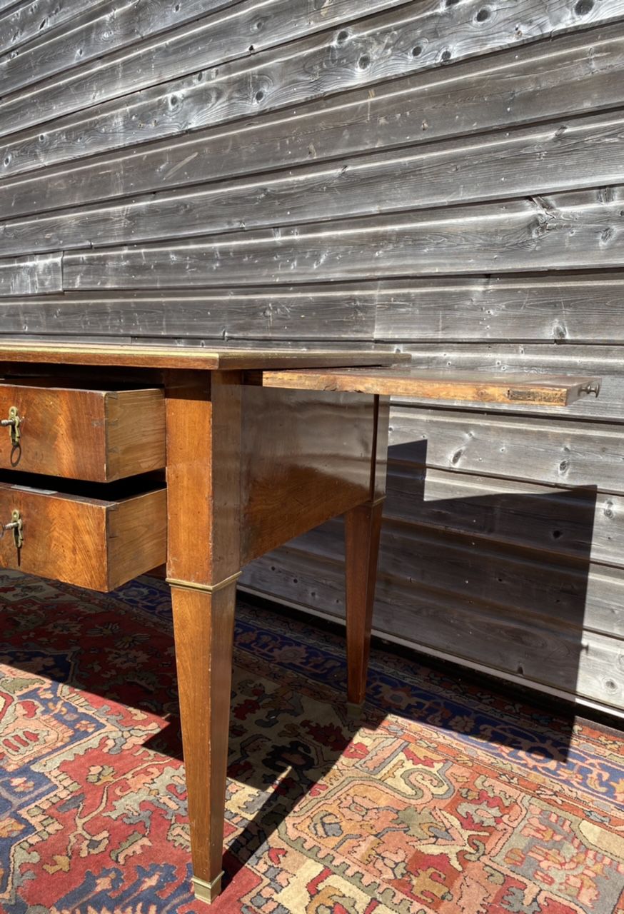 Bureau plat en acajou de style Louis XVI XIX eme siècle