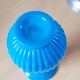 Vase en opaline bleue