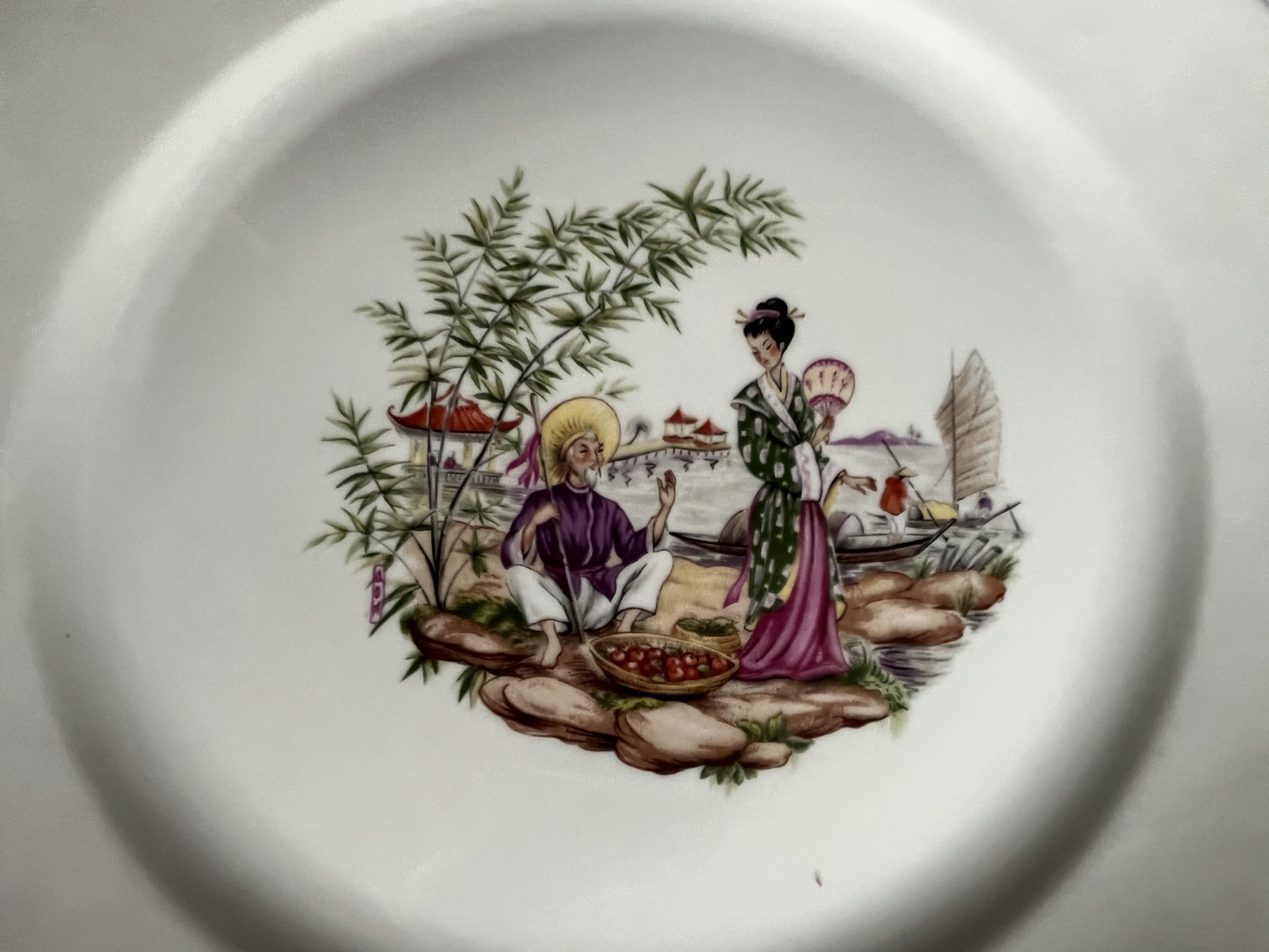 6 assiettes en porcelaine fine