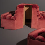 Italian design round sofa in pink velvet