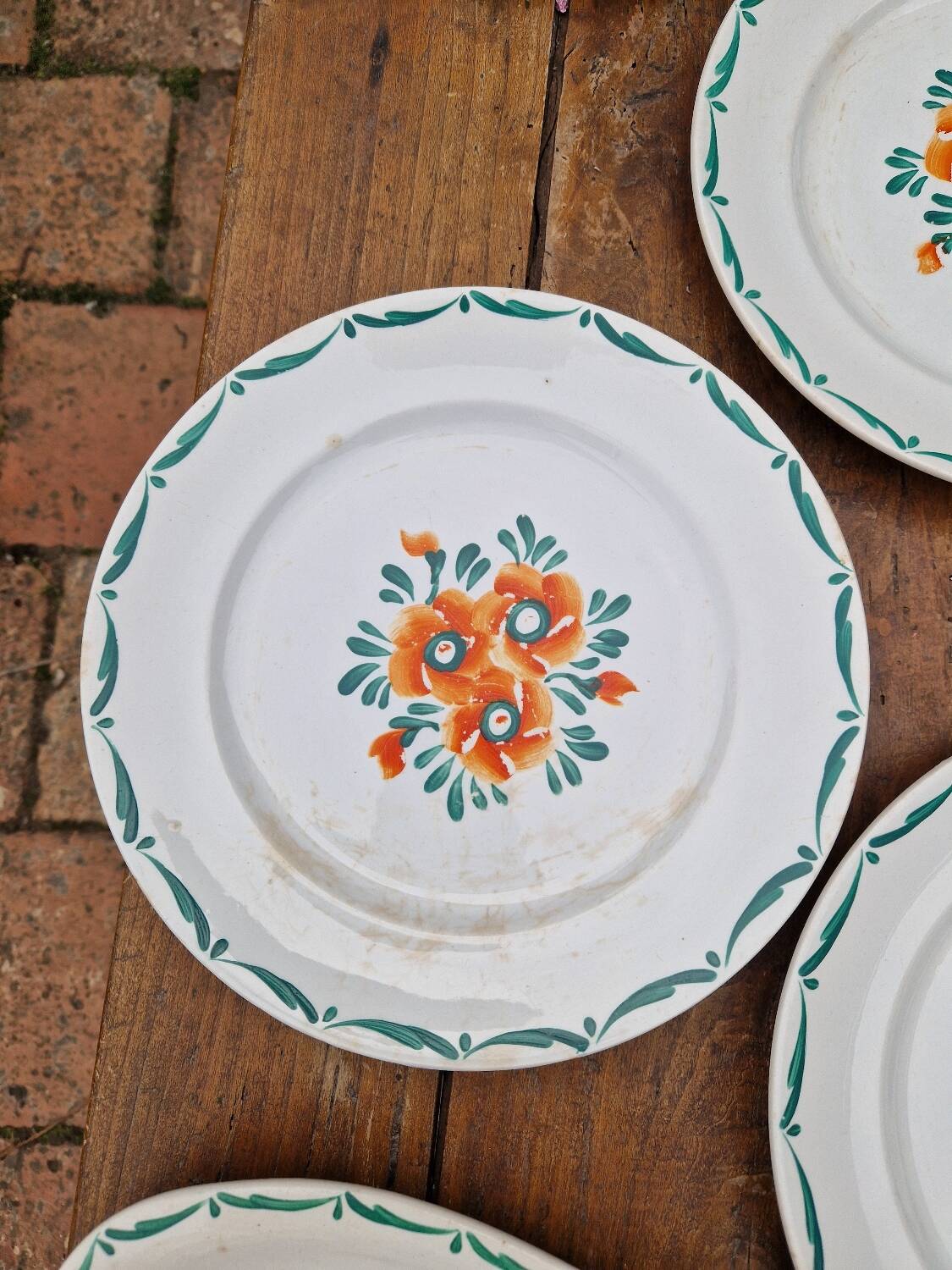 Lot de 7 assiettes plates plus de raviers