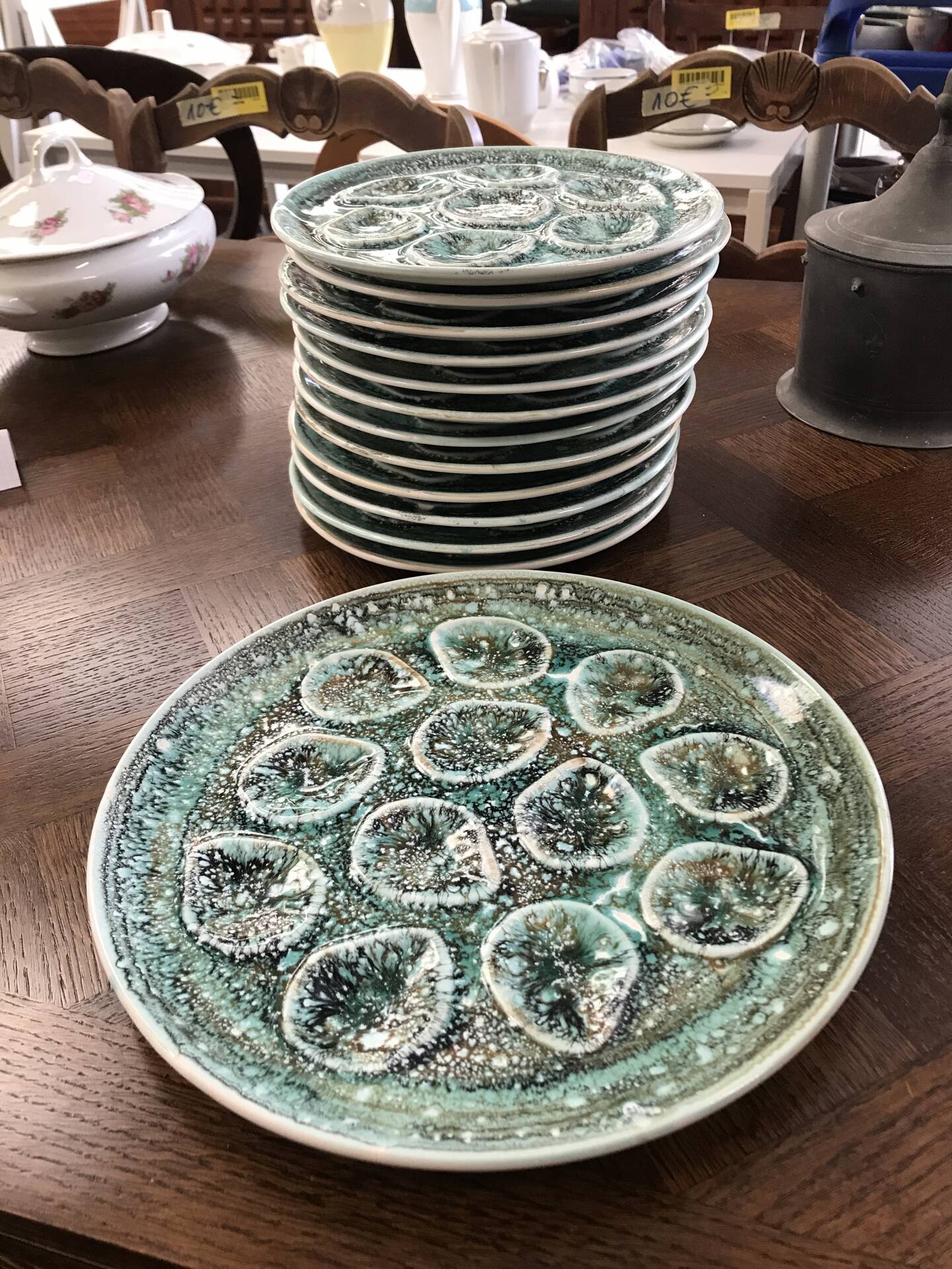 Set of 12 plates and an oyster dish or other in majolica.