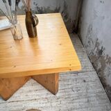Table carrée moderniste en pin massif, années 50