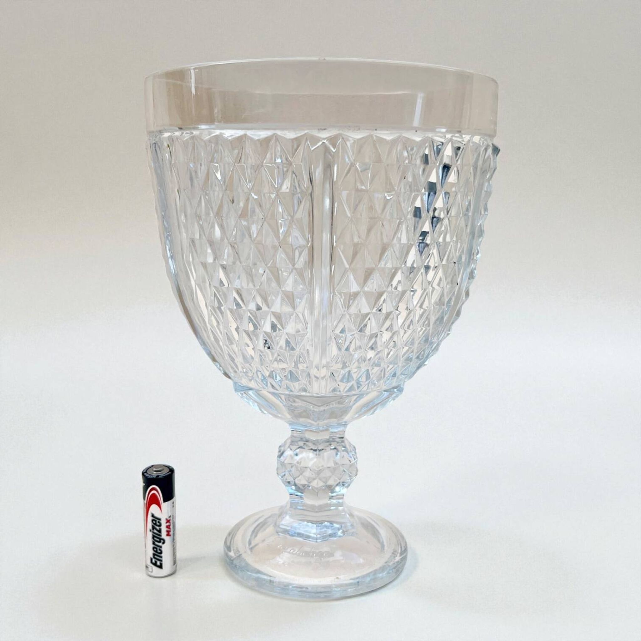 Large fruit bowl on foot in glass with diamond points, vintage 1970s