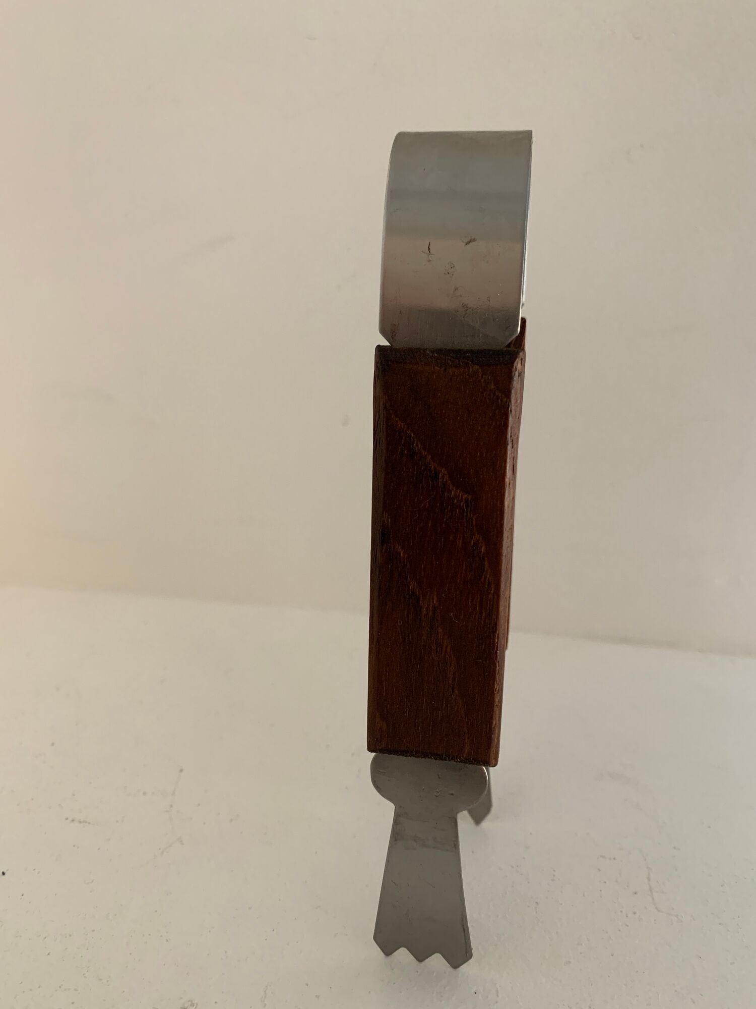 Scandinavian ice bucket in MCM Denmark teak and its ice claws