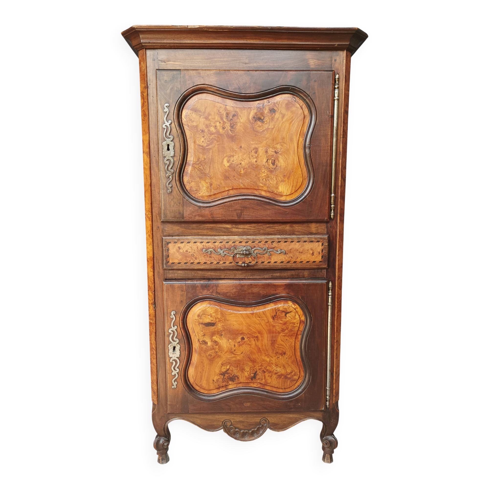 Standing man Louis XV in walnut and ash burl