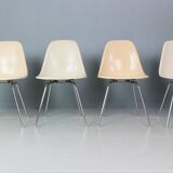 Charles & Ray Eames Set of 4 Off white "H-Base" Chairs for Herman Miller, 1960